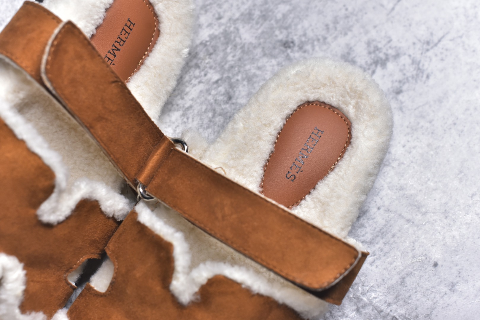 图片[9]-#【HERMES】爱马仕经典爆款二舅羊毛拖火爆来袭。小红书爆款 秋冬穿搭必单品居家、出街百搭时尚超洋气配色极其丰富多彩！行走的托斯卡纳风！TPR防滑大底超轻盈 上脚超舒适无束缚感 戒不掉的咖啡二，脱不下的二舅拖，冲！ 尺码：35-40-选品中心