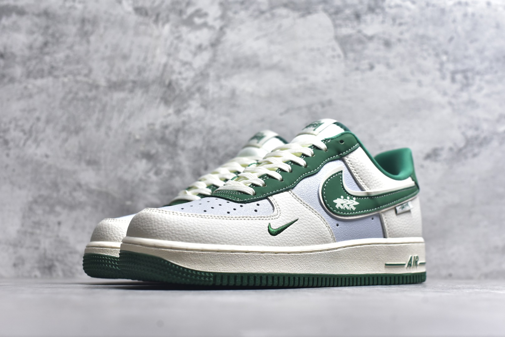 图片[2]-#Nike Air Force 1\’07 Low 斯图西联名 米绿勾 空军一号低帮休闲板鞋 DD1982-305 #原楦头原纸板 原装鞋盒 定制五金配件 内置全掌气垫 原厂鞋底 尺码：36 36.5 37.5 38 38.5 39 40 40.5 41 42 42.5 43 44 44.5 45 9.D4-选品中心