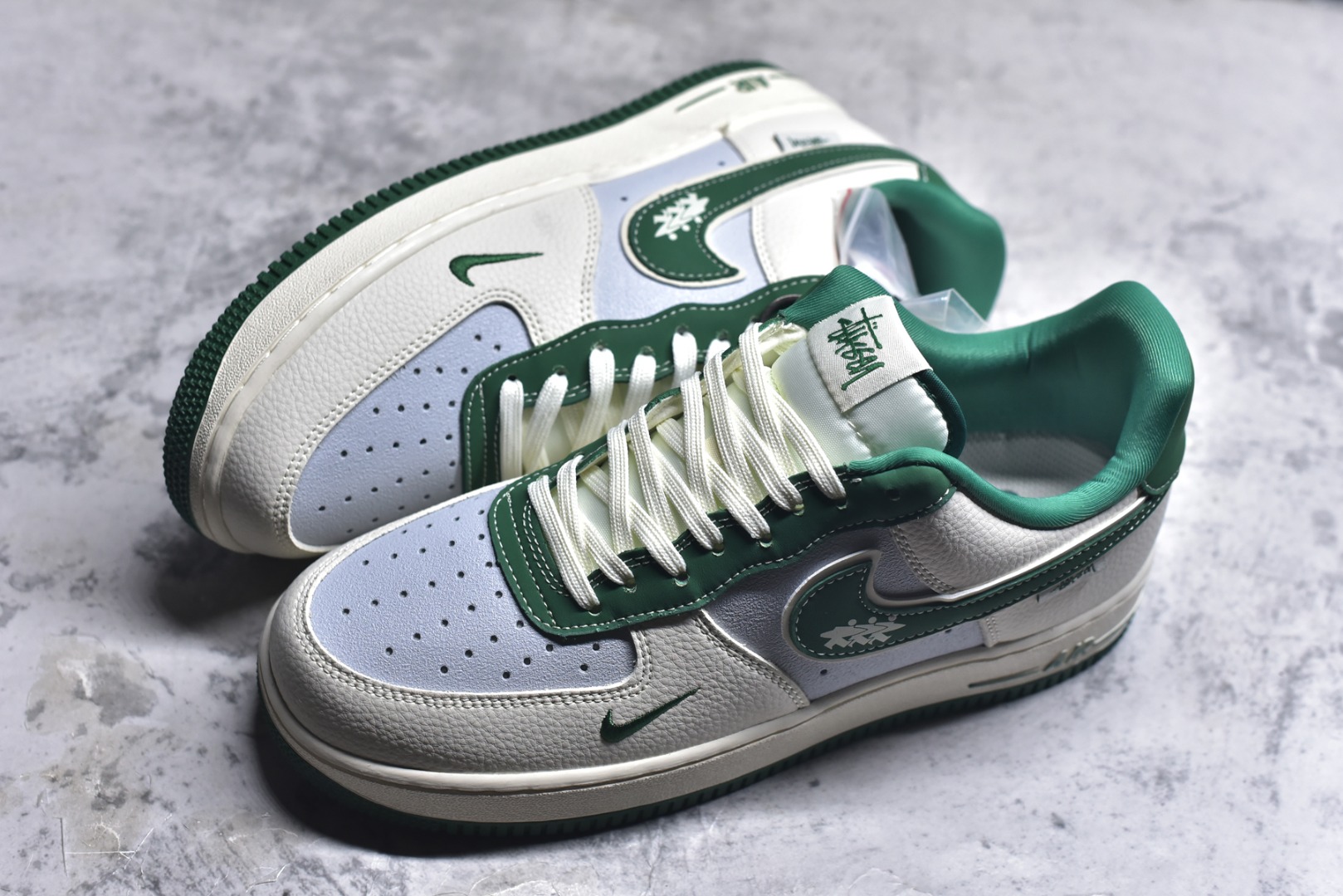 图片[7]-#Nike Air Force 1\’07 Low 斯图西联名 米绿勾 空军一号低帮休闲板鞋 DD1982-305 #原楦头原纸板 原装鞋盒 定制五金配件 内置全掌气垫 原厂鞋底 尺码：36 36.5 37.5 38 38.5 39 40 40.5 41 42 42.5 43 44 44.5 45 9.D4-选品中心