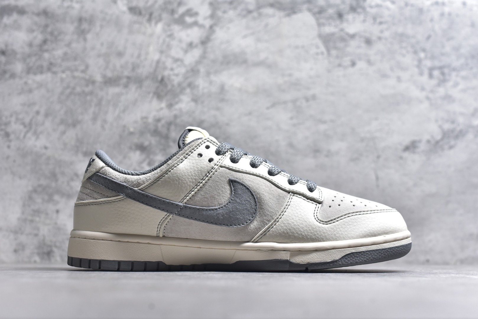 图片[3]-#Nk SB Dunk Low UN联名-米灰线条灰底 周年高端定制 低帮休闲板鞋 BB7518-003 #定制鞋盒 大厂纯原品质出货 超高清洁度 皮料切割干净无任何毛边 细节完美 尺码：36 36.5 37.5 38 38.5 39 40 40.5 41 42 42.5 43 44 44.5 45 9.E5-选品中心