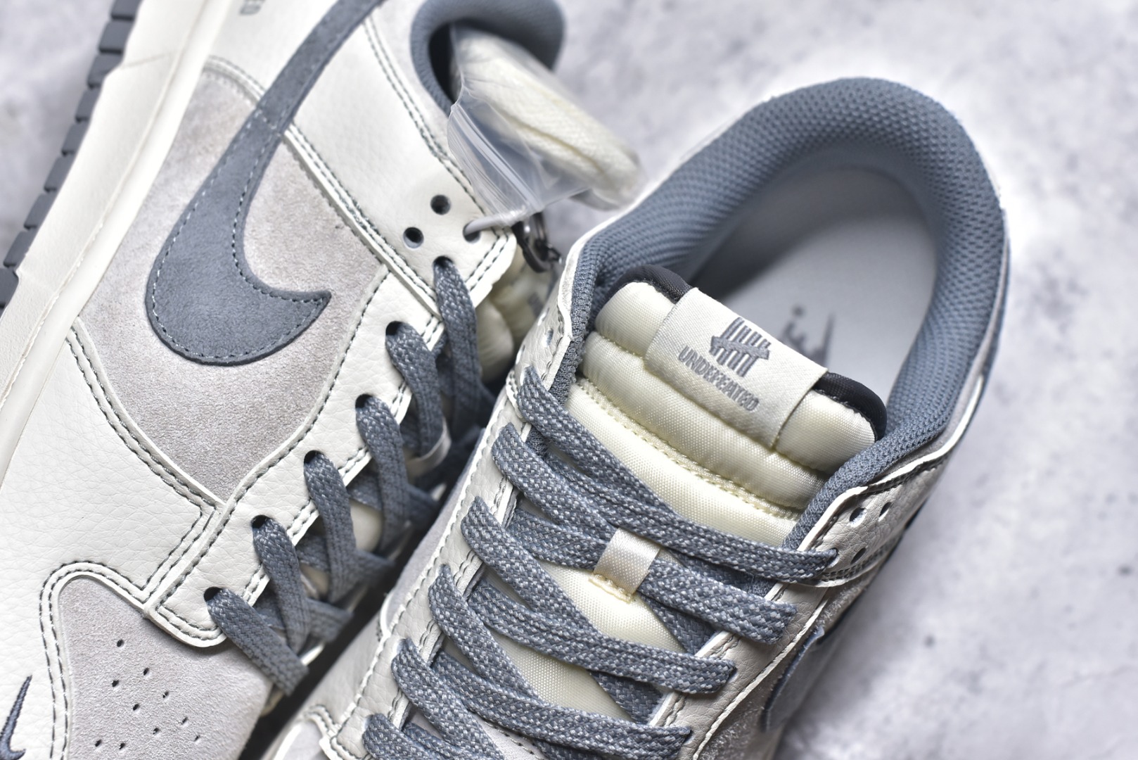 图片[9]-#Nk SB Dunk Low UN联名-米灰线条灰底 周年高端定制 低帮休闲板鞋 BB7518-003 #定制鞋盒 大厂纯原品质出货 超高清洁度 皮料切割干净无任何毛边 细节完美 尺码：36 36.5 37.5 38 38.5 39 40 40.5 41 42 42.5 43 44 44.5 45 9.E5-选品中心