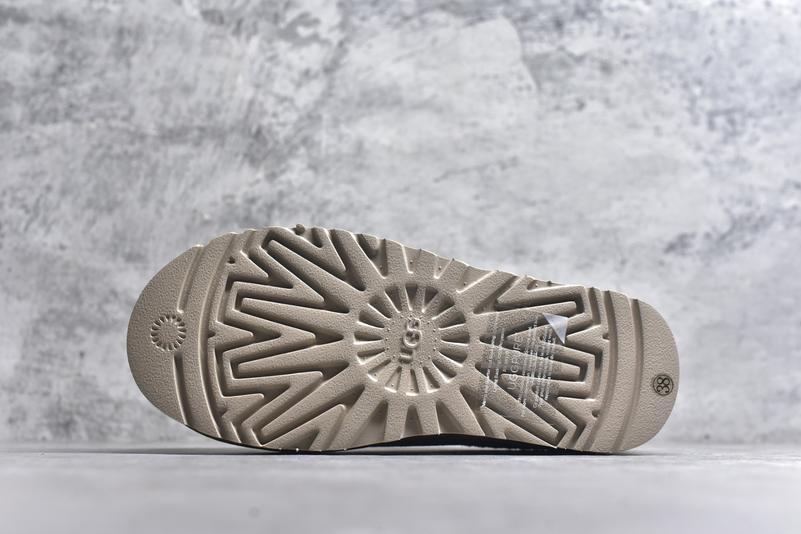 图片[6]-#X1 全网最齐 ugg 130+配色 市面顶级版本 UGG Tazz民族风厚底女款 小红书爆款 广州外贸大厂生产 鞋头到鞋垫真羊皮毛一体 独立外盒包装 芯片 带防水工艺 区别市面任何版本 5cm厚底 独立原版开发大底 羊绒鞋垫 冬季保暖外出 家居都是很适合的选择 进年uug推出款式系列 局部偏向年轻消费者喜好 也走到时尚潮流穿搭的前沿 鞋身材质 防泼水涂层翻毛皮鞋面 17毫米UGGPURE™植入式羊毛内底 轻便防滑舒适橡胶外底 带有品牌LOGO商标 带全套包装 尺码： 35 36 37 38 39 40-选品中心