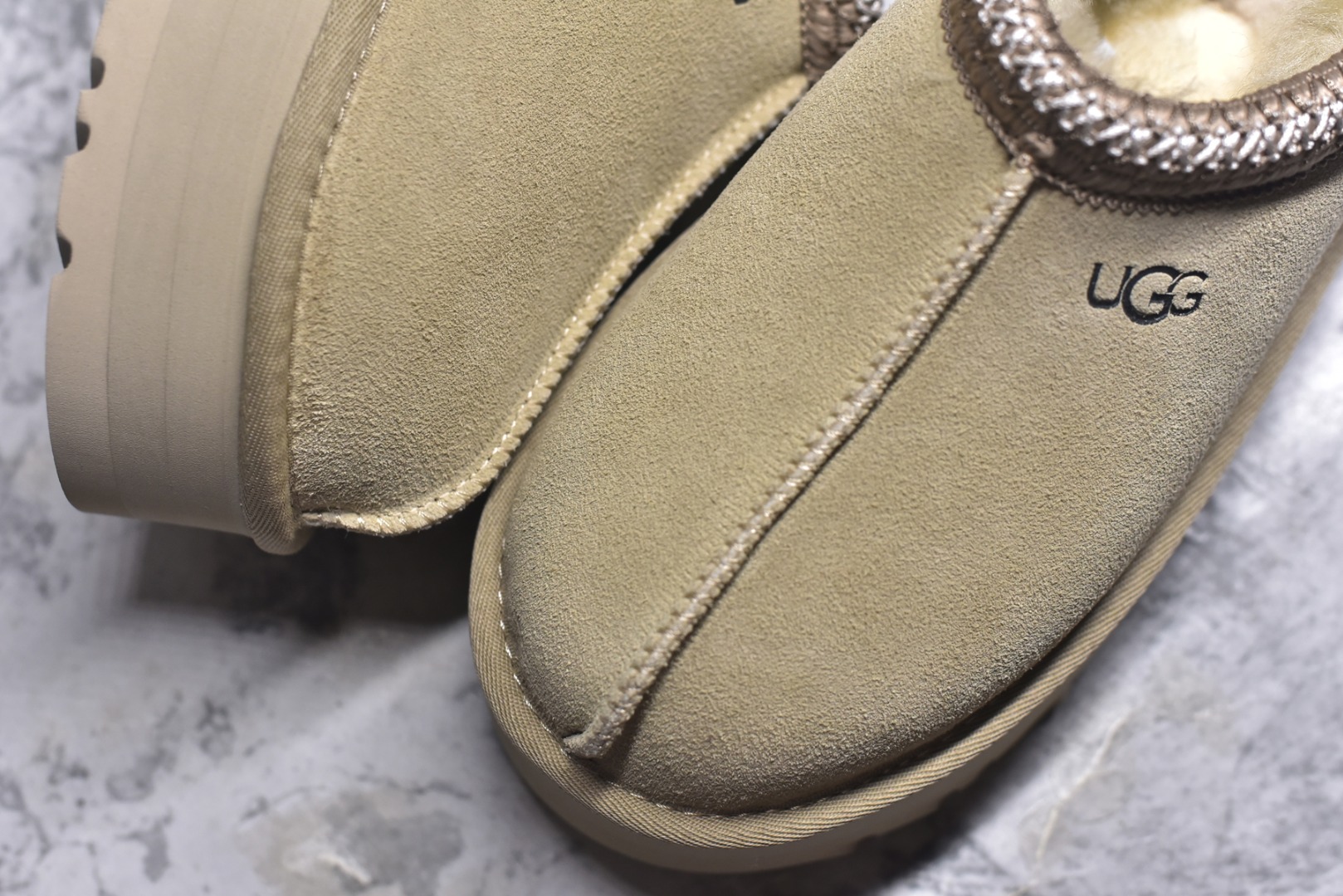 图片[8]-#X1 全网最齐 ugg 130+配色 市面顶级版本 UGG Tazz民族风厚底女款 小红书爆款 广州外贸大厂生产 鞋头到鞋垫真羊皮毛一体 独立外盒包装 芯片 带防水工艺 区别市面任何版本 5cm厚底 独立原版开发大底 羊绒鞋垫 冬季保暖外出 家居都是很适合的选择 进年uug推出款式系列 局部偏向年轻消费者喜好 也走到时尚潮流穿搭的前沿 鞋身材质 防泼水涂层翻毛皮鞋面 17毫米UGGPURE™植入式羊毛内底 轻便防滑舒适橡胶外底 带有品牌LOGO商标 带全套包装 尺码： 35 36 37 38 39 40-选品中心