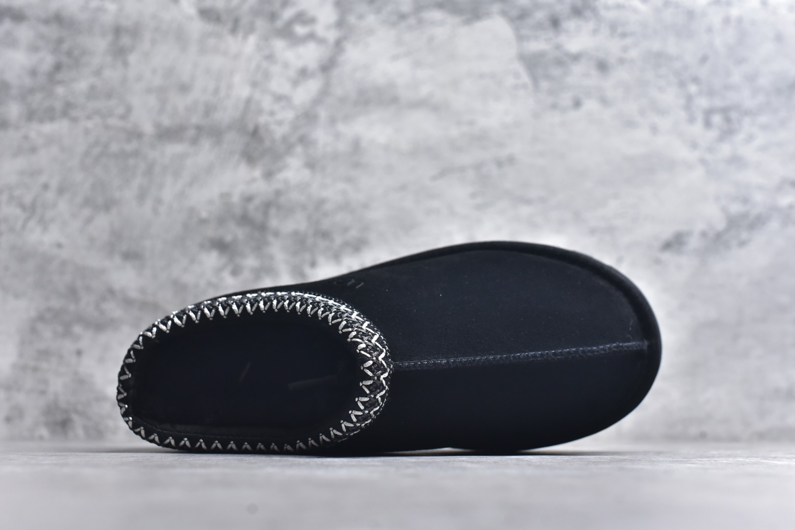 图片[4]-#X1 全网最齐 ugg 130+配色 市面顶级版本 UGG Tazz 民族风薄底咖色男女款 小红书爆款 广州外贸大厂生产 鞋头到鞋垫真羊皮毛一体 独立外盒包装 芯片 带防水工艺 区别市面任何版本 5cm厚底 独立原版开发大底 羊绒鞋垫 冬季保暖外出 家居都是很适合的选择 进年uug推出款式系列 局部偏向年轻消费者喜好 也走到时尚潮流穿搭的前沿 鞋身材质 防泼水涂层翻毛皮鞋面 17毫米UGGPURE™植入式羊毛内底 轻便防滑舒适橡胶外底 带有品牌LOGO商标 带全套包装 尺码： 35 36 37 38 39 40 41 42 43 44 45-选品中心