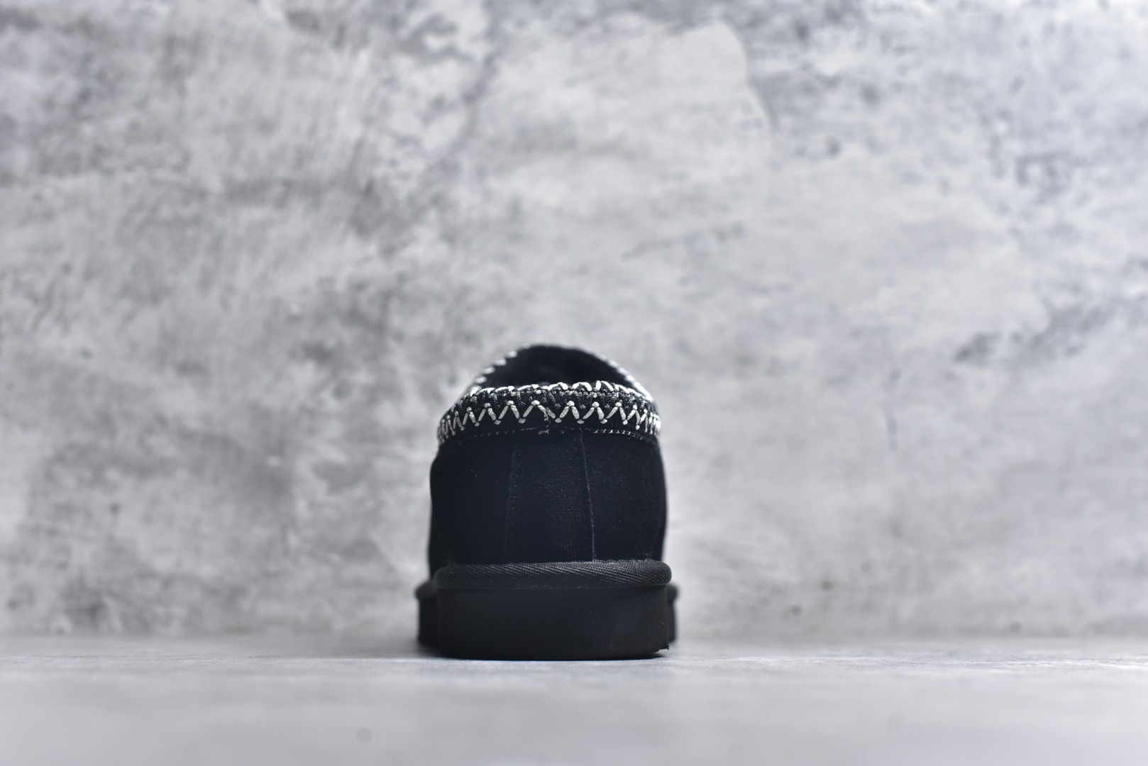 图片[5]-#X1 全网最齐 ugg 130+配色 市面顶级版本 UGG Tazz 民族风薄底咖色男女款 小红书爆款 广州外贸大厂生产 鞋头到鞋垫真羊皮毛一体 独立外盒包装 芯片 带防水工艺 区别市面任何版本 5cm厚底 独立原版开发大底 羊绒鞋垫 冬季保暖外出 家居都是很适合的选择 进年uug推出款式系列 局部偏向年轻消费者喜好 也走到时尚潮流穿搭的前沿 鞋身材质 防泼水涂层翻毛皮鞋面 17毫米UGGPURE™植入式羊毛内底 轻便防滑舒适橡胶外底 带有品牌LOGO商标 带全套包装 尺码： 35 36 37 38 39 40 41 42 43 44 45-选品中心