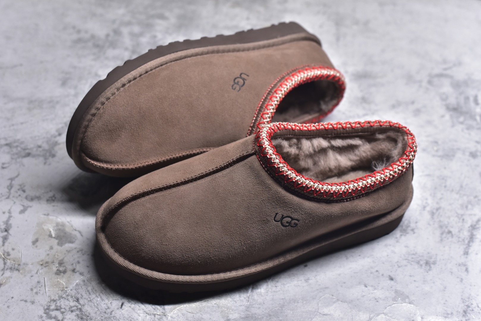 图片[7]-#X1 全网最齐 ugg 130+配色 市面顶级版本 UGG Tazz 民族风薄底咖色男女款 小红书爆款 广州外贸大厂生产 鞋头到鞋垫真羊皮毛一体 独立外盒包装 芯片 带防水工艺 区别市面任何版本 5cm厚底 独立原版开发大底 羊绒鞋垫 冬季保暖外出 家居都是很适合的选择 进年uug推出款式系列 局部偏向年轻消费者喜好 也走到时尚潮流穿搭的前沿 鞋身材质 防泼水涂层翻毛皮鞋面 17毫米UGGPURE™植入式羊毛内底 轻便防滑舒适橡胶外底 带有品牌LOGO商标 带全套包装 尺码： 35 36 37 38 39 40 41 42 43 44 45-选品中心