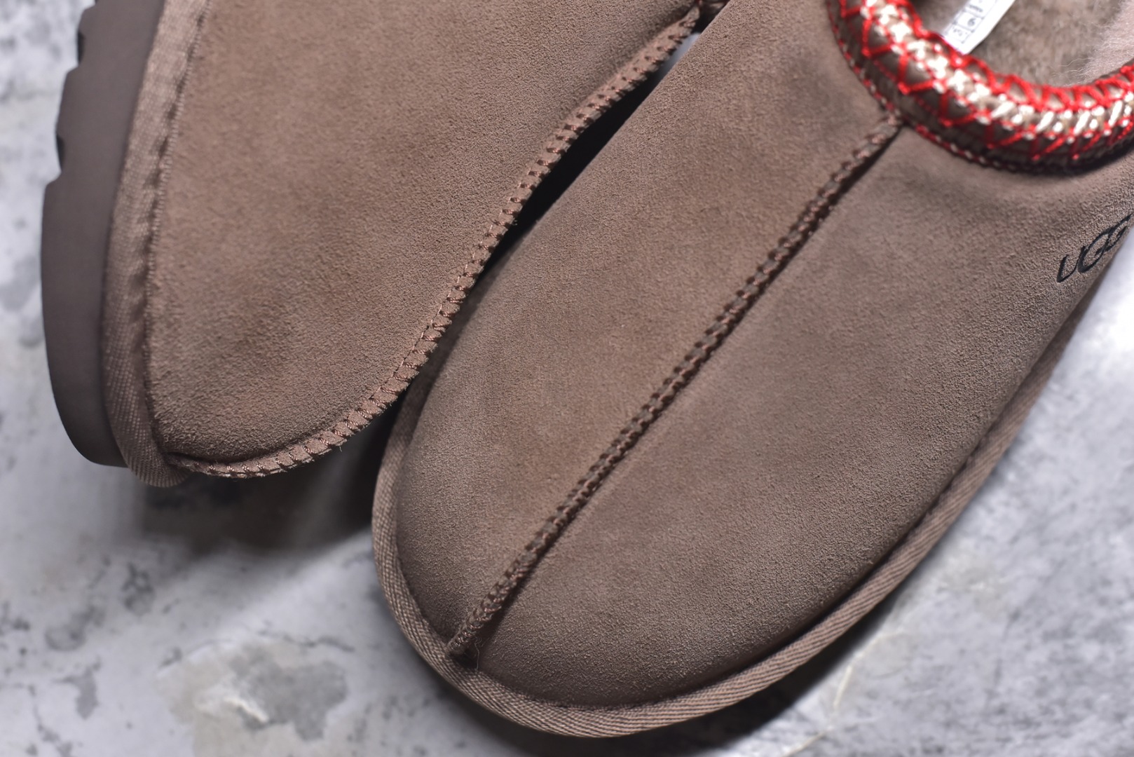 图片[8]-#X1 全网最齐 ugg 130+配色 市面顶级版本 UGG Tazz 民族风薄底咖色男女款 小红书爆款 广州外贸大厂生产 鞋头到鞋垫真羊皮毛一体 独立外盒包装 芯片 带防水工艺 区别市面任何版本 5cm厚底 独立原版开发大底 羊绒鞋垫 冬季保暖外出 家居都是很适合的选择 进年uug推出款式系列 局部偏向年轻消费者喜好 也走到时尚潮流穿搭的前沿 鞋身材质 防泼水涂层翻毛皮鞋面 17毫米UGGPURE™植入式羊毛内底 轻便防滑舒适橡胶外底 带有品牌LOGO商标 带全套包装 尺码： 35 36 37 38 39 40 41 42 43 44 45-选品中心