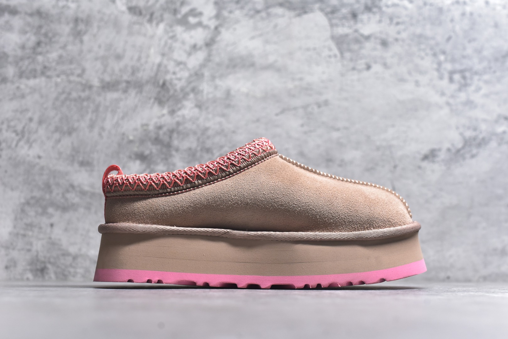 图片[3]-#X1 全网最齐 ugg 130+配色 市面顶级版本 UGG Tazz民族风厚底女款 小红书爆款 广州外贸大厂生产 鞋头到鞋垫真羊皮毛一体 独立外盒包装 芯片 带防水工艺 区别市面任何版本 5cm厚底 独立原版开发大底 羊绒鞋垫 冬季保暖外出 家居都是很适合的选择 进年uug推出款式系列 局部偏向年轻消费者喜好 也走到时尚潮流穿搭的前沿 鞋身材质 防泼水涂层翻毛皮鞋面 17毫米UGGPURE™植入式羊毛内底 轻便防滑舒适橡胶外底 带有品牌LOGO商标 带全套包装 尺码： 35 36 37 38 39 40-选品中心