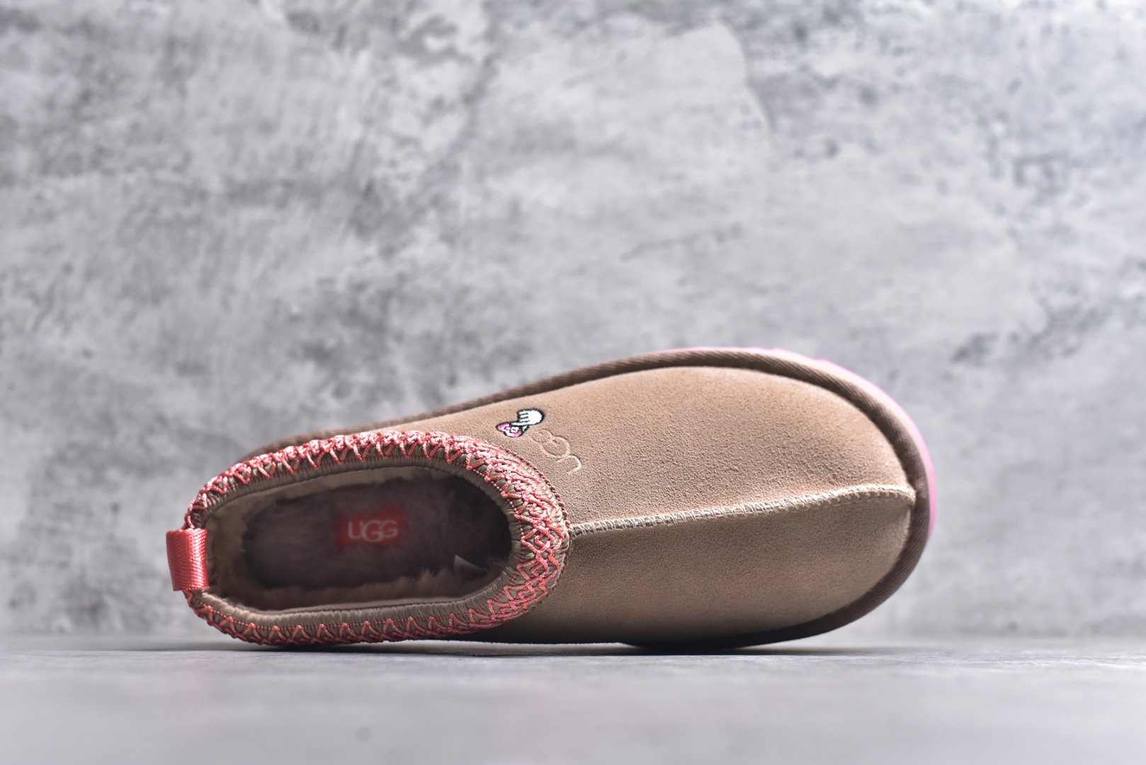 图片[4]-#X1 全网最齐 ugg 130+配色 市面顶级版本 UGG Tazz民族风厚底女款 小红书爆款 广州外贸大厂生产 鞋头到鞋垫真羊皮毛一体 独立外盒包装 芯片 带防水工艺 区别市面任何版本 5cm厚底 独立原版开发大底 羊绒鞋垫 冬季保暖外出 家居都是很适合的选择 进年uug推出款式系列 局部偏向年轻消费者喜好 也走到时尚潮流穿搭的前沿 鞋身材质 防泼水涂层翻毛皮鞋面 17毫米UGGPURE™植入式羊毛内底 轻便防滑舒适橡胶外底 带有品牌LOGO商标 带全套包装 尺码： 35 36 37 38 39 40-选品中心