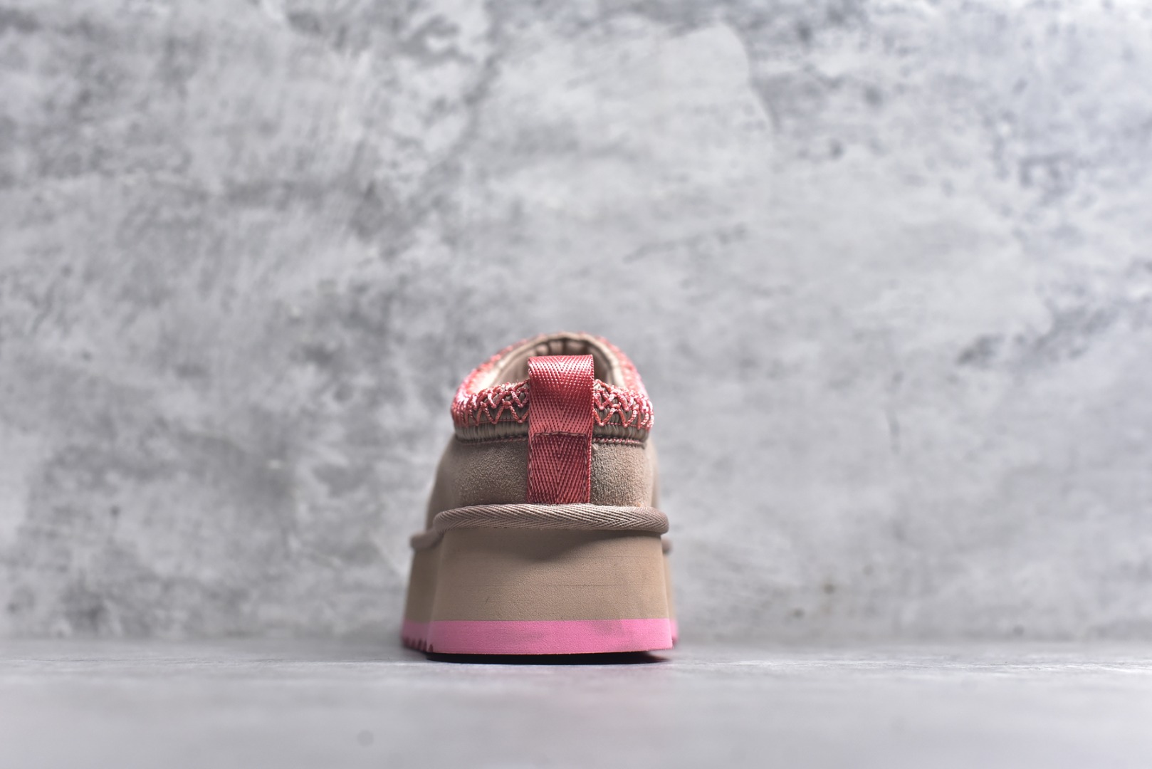 图片[5]-#X1 全网最齐 ugg 130+配色 市面顶级版本 UGG Tazz民族风厚底女款 小红书爆款 广州外贸大厂生产 鞋头到鞋垫真羊皮毛一体 独立外盒包装 芯片 带防水工艺 区别市面任何版本 5cm厚底 独立原版开发大底 羊绒鞋垫 冬季保暖外出 家居都是很适合的选择 进年uug推出款式系列 局部偏向年轻消费者喜好 也走到时尚潮流穿搭的前沿 鞋身材质 防泼水涂层翻毛皮鞋面 17毫米UGGPURE™植入式羊毛内底 轻便防滑舒适橡胶外底 带有品牌LOGO商标 带全套包装 尺码： 35 36 37 38 39 40-选品中心