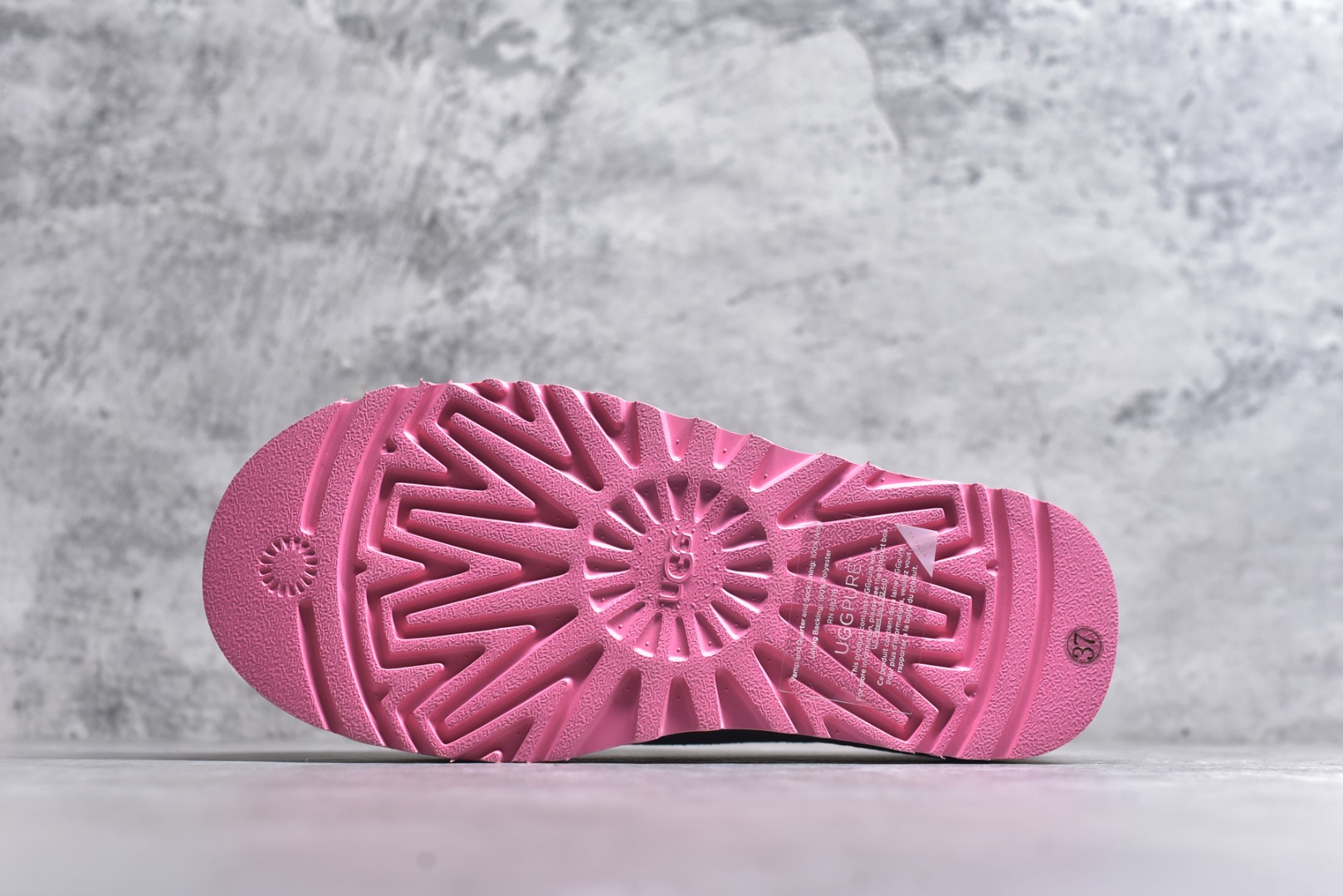 图片[6]-#X1 全网最齐 ugg 130+配色 市面顶级版本 UGG Tazz民族风厚底女款 小红书爆款 广州外贸大厂生产 鞋头到鞋垫真羊皮毛一体 独立外盒包装 芯片 带防水工艺 区别市面任何版本 5cm厚底 独立原版开发大底 羊绒鞋垫 冬季保暖外出 家居都是很适合的选择 进年uug推出款式系列 局部偏向年轻消费者喜好 也走到时尚潮流穿搭的前沿 鞋身材质 防泼水涂层翻毛皮鞋面 17毫米UGGPURE™植入式羊毛内底 轻便防滑舒适橡胶外底 带有品牌LOGO商标 带全套包装 尺码： 35 36 37 38 39 40-选品中心