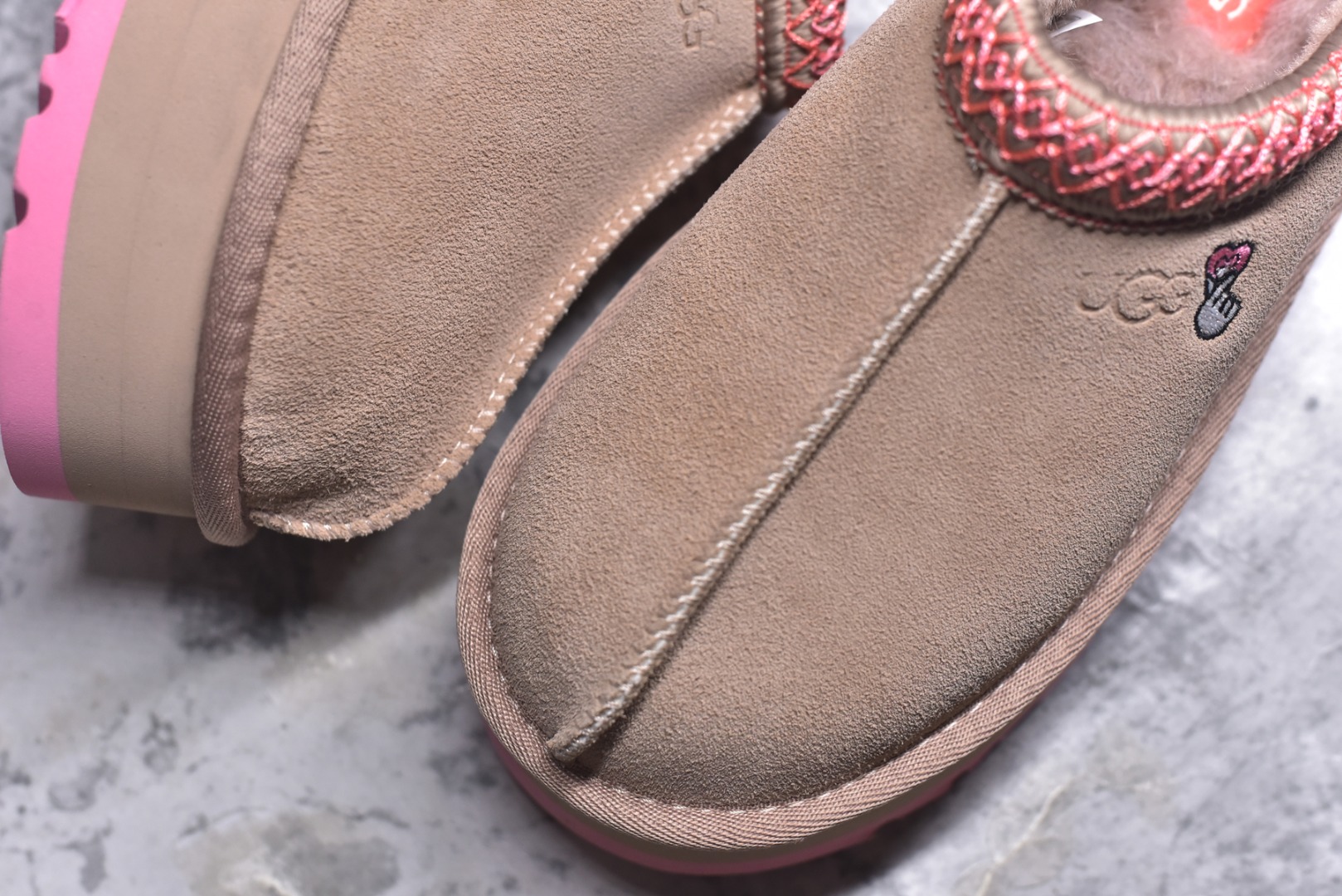 图片[8]-#X1 全网最齐 ugg 130+配色 市面顶级版本 UGG Tazz民族风厚底女款 小红书爆款 广州外贸大厂生产 鞋头到鞋垫真羊皮毛一体 独立外盒包装 芯片 带防水工艺 区别市面任何版本 5cm厚底 独立原版开发大底 羊绒鞋垫 冬季保暖外出 家居都是很适合的选择 进年uug推出款式系列 局部偏向年轻消费者喜好 也走到时尚潮流穿搭的前沿 鞋身材质 防泼水涂层翻毛皮鞋面 17毫米UGGPURE™植入式羊毛内底 轻便防滑舒适橡胶外底 带有品牌LOGO商标 带全套包装 尺码： 35 36 37 38 39 40-选品中心