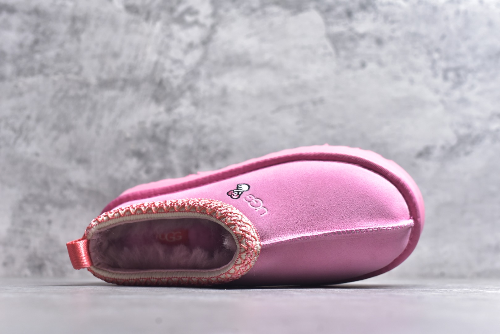 图片[4]-#X1 全网最齐 ugg 130+配色 市面顶级版本 UGG Tazz民族风厚底女款 小红书爆款 广州外贸大厂生产 鞋头到鞋垫真羊皮毛一体 独立外盒包装 芯片 带防水工艺 区别市面任何版本 5cm厚底 独立原版开发大底 羊绒鞋垫 冬季保暖外出 家居都是很适合的选择 进年uug推出款式系列 局部偏向年轻消费者喜好 也走到时尚潮流穿搭的前沿 鞋身材质 防泼水涂层翻毛皮鞋面 17毫米UGGPURE™植入式羊毛内底 轻便防滑舒适橡胶外底 带有品牌LOGO商标 带全套包装 尺码： 35 36 37 38 39 40-选品中心