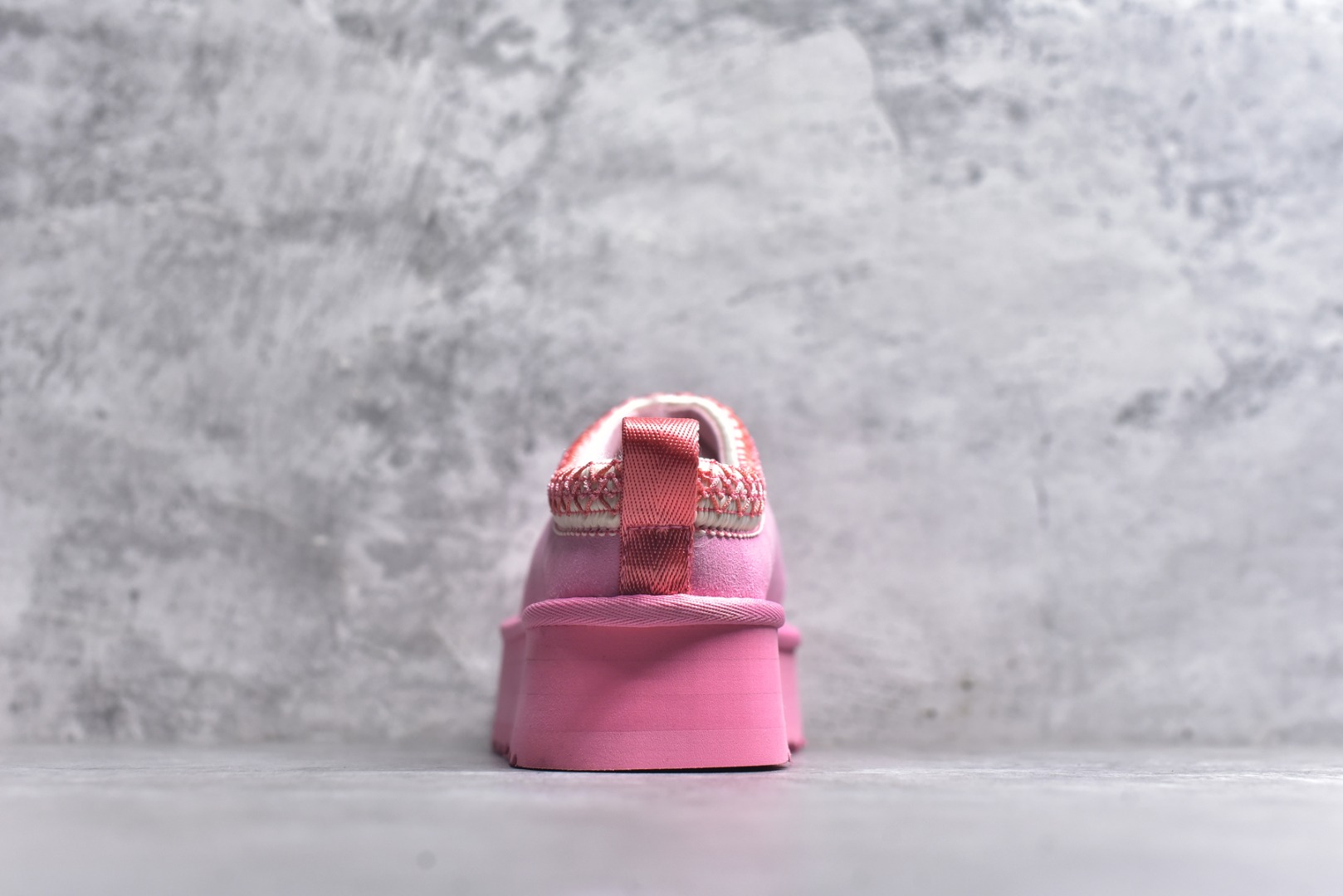 图片[5]-#X1 全网最齐 ugg 130+配色 市面顶级版本 UGG Tazz民族风厚底女款 小红书爆款 广州外贸大厂生产 鞋头到鞋垫真羊皮毛一体 独立外盒包装 芯片 带防水工艺 区别市面任何版本 5cm厚底 独立原版开发大底 羊绒鞋垫 冬季保暖外出 家居都是很适合的选择 进年uug推出款式系列 局部偏向年轻消费者喜好 也走到时尚潮流穿搭的前沿 鞋身材质 防泼水涂层翻毛皮鞋面 17毫米UGGPURE™植入式羊毛内底 轻便防滑舒适橡胶外底 带有品牌LOGO商标 带全套包装 尺码： 35 36 37 38 39 40-选品中心