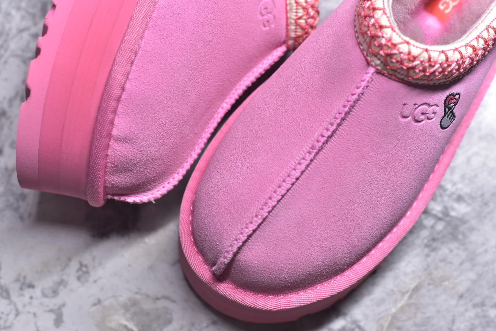 图片[8]-#X1 全网最齐 ugg 130+配色 市面顶级版本 UGG Tazz民族风厚底女款 小红书爆款 广州外贸大厂生产 鞋头到鞋垫真羊皮毛一体 独立外盒包装 芯片 带防水工艺 区别市面任何版本 5cm厚底 独立原版开发大底 羊绒鞋垫 冬季保暖外出 家居都是很适合的选择 进年uug推出款式系列 局部偏向年轻消费者喜好 也走到时尚潮流穿搭的前沿 鞋身材质 防泼水涂层翻毛皮鞋面 17毫米UGGPURE™植入式羊毛内底 轻便防滑舒适橡胶外底 带有品牌LOGO商标 带全套包装 尺码： 35 36 37 38 39 40-选品中心