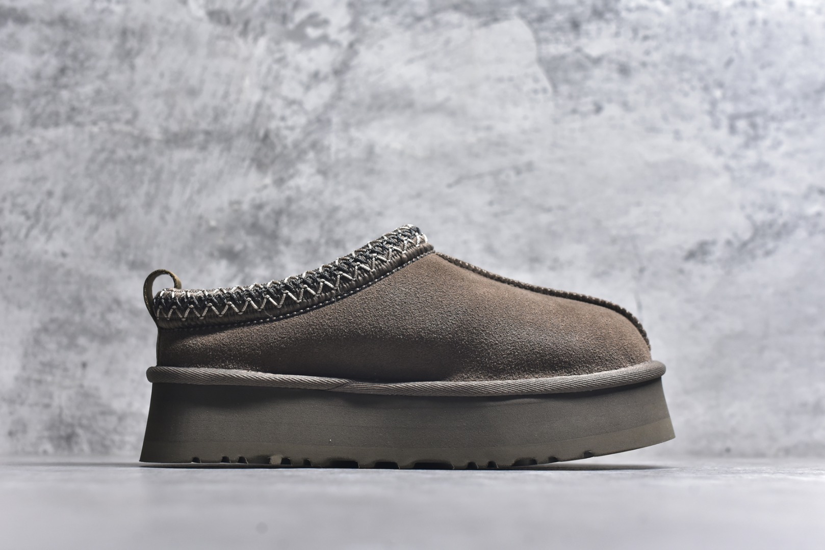 图片[3]-#X1 全网最齐 ugg 130+配色 市面顶级版本 UGG Tazz民族风厚底女款 小红书爆款 广州外贸大厂生产 鞋头到鞋垫真羊皮毛一体 独立外盒包装 芯片 带防水工艺 区别市面任何版本 5cm厚底 独立原版开发大底 羊绒鞋垫 冬季保暖外出 家居都是很适合的选择 进年uug推出款式系列 局部偏向年轻消费者喜好 也走到时尚潮流穿搭的前沿 鞋身材质 防泼水涂层翻毛皮鞋面 17毫米UGGPURE™植入式羊毛内底 轻便防滑舒适橡胶外底 带有品牌LOGO商标 带全套包装 尺码： 35 36 37 38 39 40-选品中心