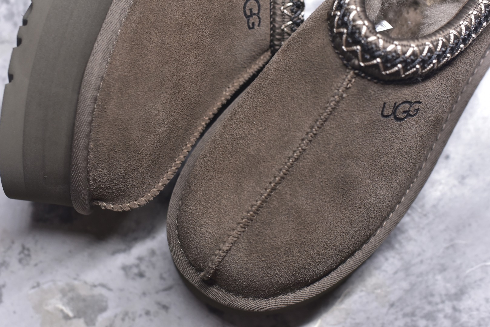 图片[8]-#X1 全网最齐 ugg 130+配色 市面顶级版本 UGG Tazz民族风厚底女款 小红书爆款 广州外贸大厂生产 鞋头到鞋垫真羊皮毛一体 独立外盒包装 芯片 带防水工艺 区别市面任何版本 5cm厚底 独立原版开发大底 羊绒鞋垫 冬季保暖外出 家居都是很适合的选择 进年uug推出款式系列 局部偏向年轻消费者喜好 也走到时尚潮流穿搭的前沿 鞋身材质 防泼水涂层翻毛皮鞋面 17毫米UGGPURE™植入式羊毛内底 轻便防滑舒适橡胶外底 带有品牌LOGO商标 带全套包装 尺码： 35 36 37 38 39 40-选品中心