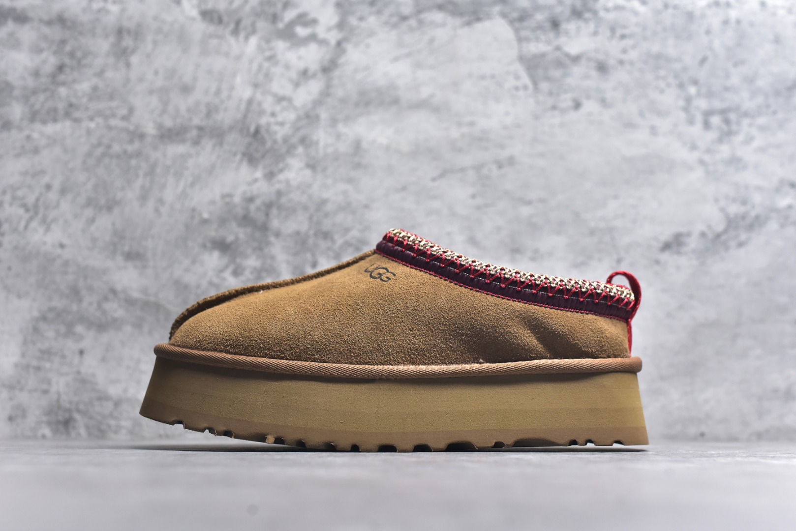 #X1 全网最齐 ugg 130+配色 市面顶级版本 UGG Tazz民族风厚底女款 小红书爆款 广州外贸大厂生产 鞋头到鞋垫真羊皮毛一体 独立外盒包装 芯片 带防水工艺 区别市面任何版本 5cm厚底 独立原版开发大底 羊绒鞋垫 冬季保暖外出 家居都是很适合的选择 进年uug推出款式系列 局部偏向年轻消费者喜好 也走到时尚潮流穿搭的前沿 鞋身材质 防泼水涂层翻毛皮鞋面 17毫米UGGPURE™植入式羊毛内底 轻便防滑舒适橡胶外底 带有品牌LOGO商标 带全套包装 尺码： 35 36 37 38 39 40-选品中心