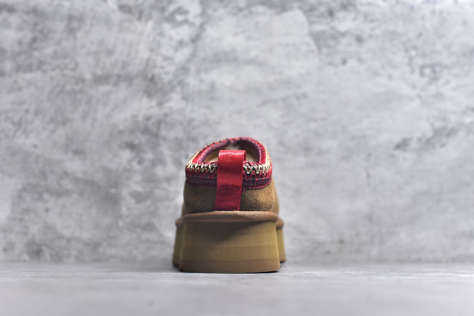 图片[5]-#X1 全网最齐 ugg 130+配色 市面顶级版本 UGG Tazz民族风厚底女款 小红书爆款 广州外贸大厂生产 鞋头到鞋垫真羊皮毛一体 独立外盒包装 芯片 带防水工艺 区别市面任何版本 5cm厚底 独立原版开发大底 羊绒鞋垫 冬季保暖外出 家居都是很适合的选择 进年uug推出款式系列 局部偏向年轻消费者喜好 也走到时尚潮流穿搭的前沿 鞋身材质 防泼水涂层翻毛皮鞋面 17毫米UGGPURE™植入式羊毛内底 轻便防滑舒适橡胶外底 带有品牌LOGO商标 带全套包装 尺码： 35 36 37 38 39 40-选品中心