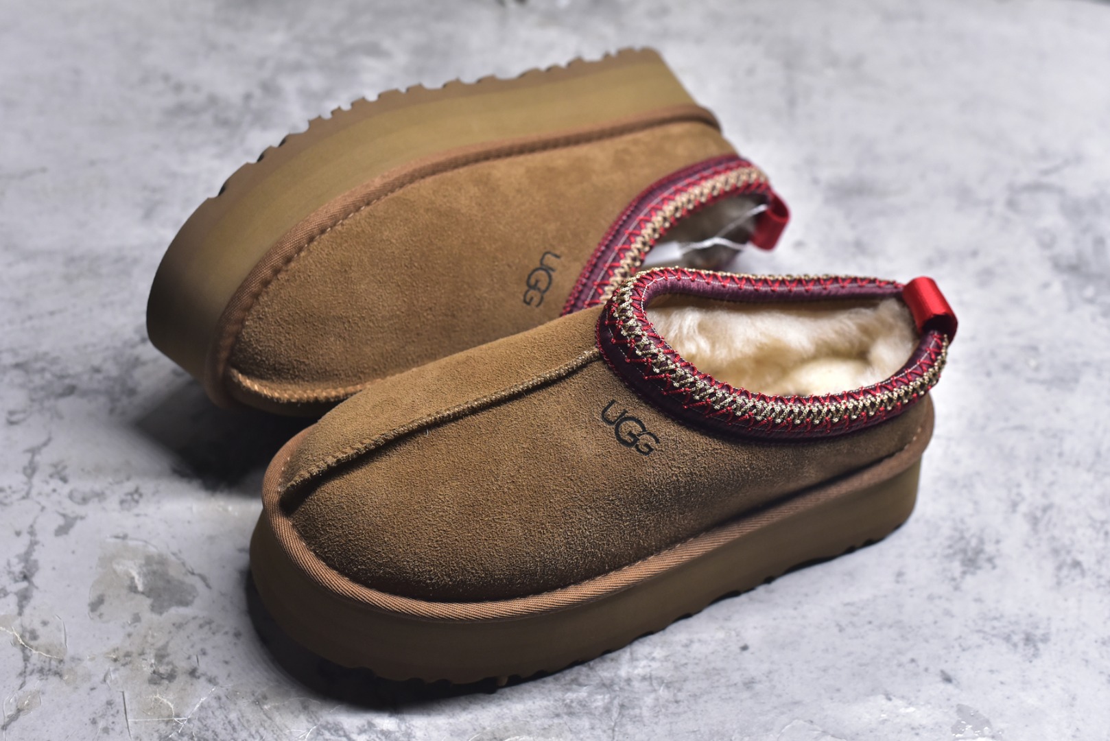 图片[7]-#X1 全网最齐 ugg 130+配色 市面顶级版本 UGG Tazz民族风厚底女款 小红书爆款 广州外贸大厂生产 鞋头到鞋垫真羊皮毛一体 独立外盒包装 芯片 带防水工艺 区别市面任何版本 5cm厚底 独立原版开发大底 羊绒鞋垫 冬季保暖外出 家居都是很适合的选择 进年uug推出款式系列 局部偏向年轻消费者喜好 也走到时尚潮流穿搭的前沿 鞋身材质 防泼水涂层翻毛皮鞋面 17毫米UGGPURE™植入式羊毛内底 轻便防滑舒适橡胶外底 带有品牌LOGO商标 带全套包装 尺码： 35 36 37 38 39 40-选品中心