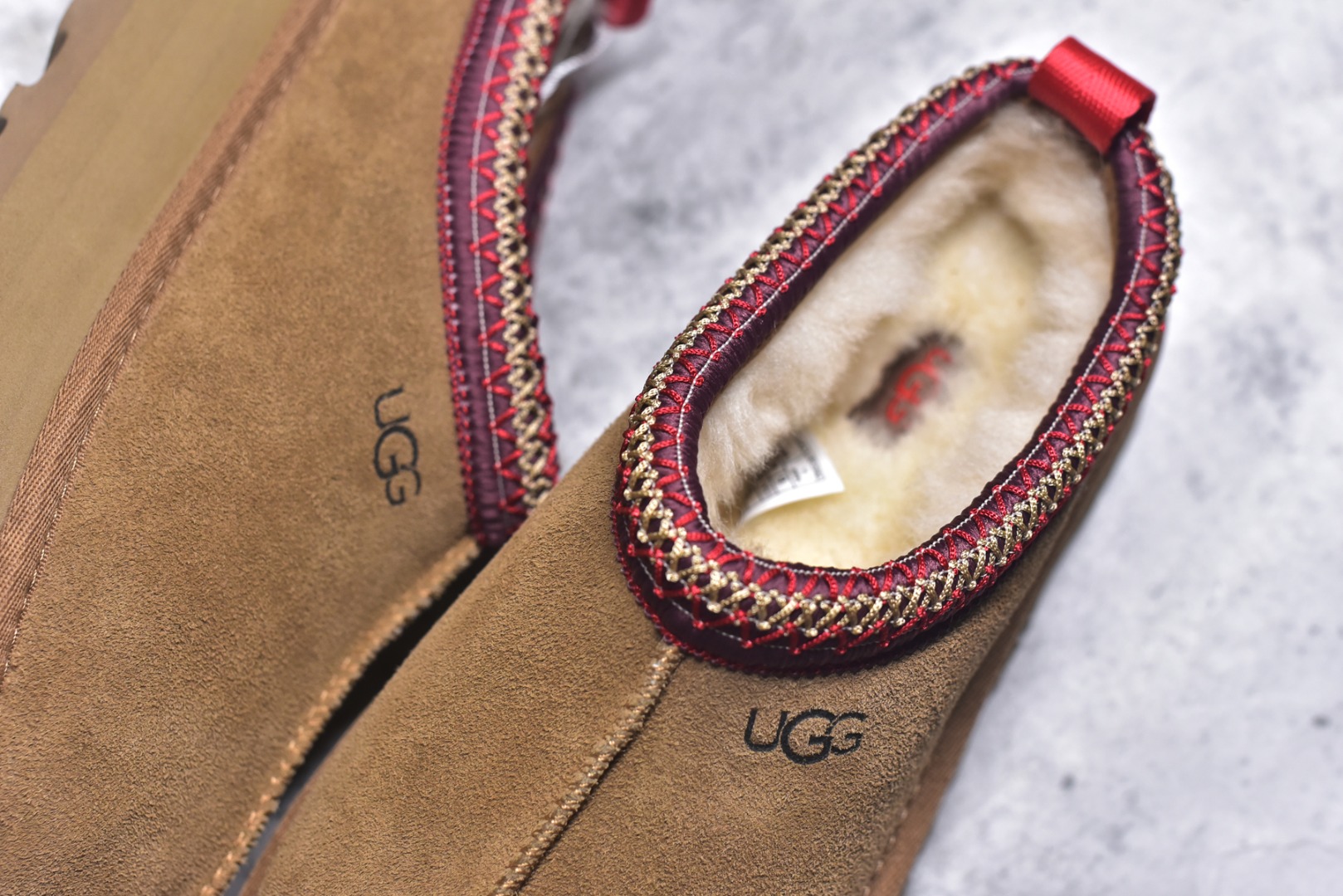 图片[9]-#X1 全网最齐 ugg 130+配色 市面顶级版本 UGG Tazz民族风厚底女款 小红书爆款 广州外贸大厂生产 鞋头到鞋垫真羊皮毛一体 独立外盒包装 芯片 带防水工艺 区别市面任何版本 5cm厚底 独立原版开发大底 羊绒鞋垫 冬季保暖外出 家居都是很适合的选择 进年uug推出款式系列 局部偏向年轻消费者喜好 也走到时尚潮流穿搭的前沿 鞋身材质 防泼水涂层翻毛皮鞋面 17毫米UGGPURE™植入式羊毛内底 轻便防滑舒适橡胶外底 带有品牌LOGO商标 带全套包装 尺码： 35 36 37 38 39 40-选品中心