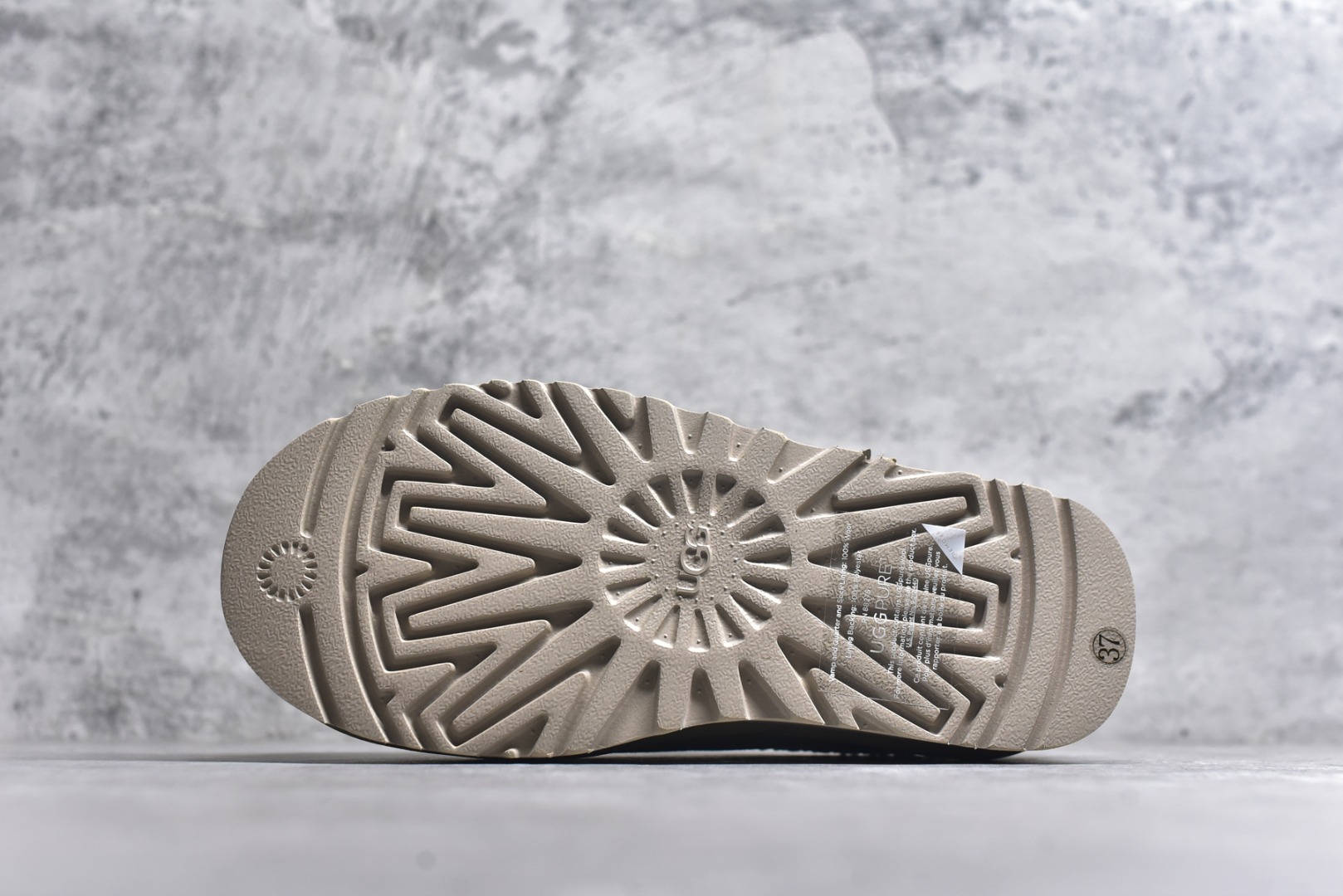 图片[6]-#X1 全网最齐 ugg 130+配色 市面顶级版本 UGG Tazz民族风厚底女款 小红书爆款 广州外贸大厂生产 鞋头到鞋垫真羊皮毛一体 独立外盒包装 芯片 带防水工艺 区别市面任何版本 5cm厚底 独立原版开发大底 羊绒鞋垫 冬季保暖外出 家居都是很适合的选择 进年uug推出款式系列 局部偏向年轻消费者喜好 也走到时尚潮流穿搭的前沿 鞋身材质 防泼水涂层翻毛皮鞋面 17毫米UGGPURE™植入式羊毛内底 轻便防滑舒适橡胶外底 带有品牌LOGO商标 带全套包装 尺码： 35 36 37 38 39 40-选品中心