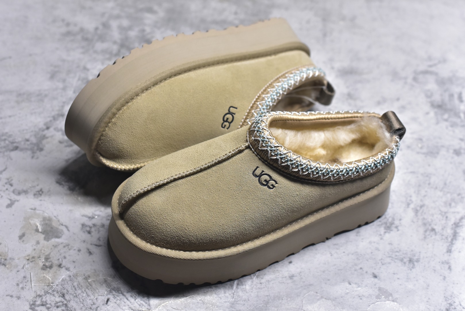 图片[7]-#X1 全网最齐 ugg 130+配色 市面顶级版本 UGG Tazz民族风厚底女款 小红书爆款 广州外贸大厂生产 鞋头到鞋垫真羊皮毛一体 独立外盒包装 芯片 带防水工艺 区别市面任何版本 5cm厚底 独立原版开发大底 羊绒鞋垫 冬季保暖外出 家居都是很适合的选择 进年uug推出款式系列 局部偏向年轻消费者喜好 也走到时尚潮流穿搭的前沿 鞋身材质 防泼水涂层翻毛皮鞋面 17毫米UGGPURE™植入式羊毛内底 轻便防滑舒适橡胶外底 带有品牌LOGO商标 带全套包装 尺码： 35 36 37 38 39 40-选品中心