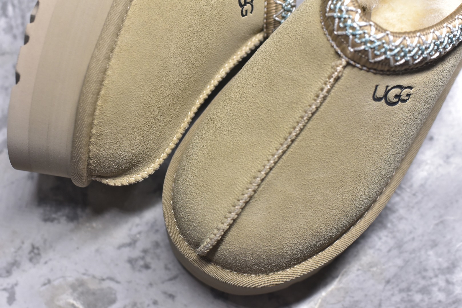 图片[8]-#X1 全网最齐 ugg 130+配色 市面顶级版本 UGG Tazz民族风厚底女款 小红书爆款 广州外贸大厂生产 鞋头到鞋垫真羊皮毛一体 独立外盒包装 芯片 带防水工艺 区别市面任何版本 5cm厚底 独立原版开发大底 羊绒鞋垫 冬季保暖外出 家居都是很适合的选择 进年uug推出款式系列 局部偏向年轻消费者喜好 也走到时尚潮流穿搭的前沿 鞋身材质 防泼水涂层翻毛皮鞋面 17毫米UGGPURE™植入式羊毛内底 轻便防滑舒适橡胶外底 带有品牌LOGO商标 带全套包装 尺码： 35 36 37 38 39 40-选品中心