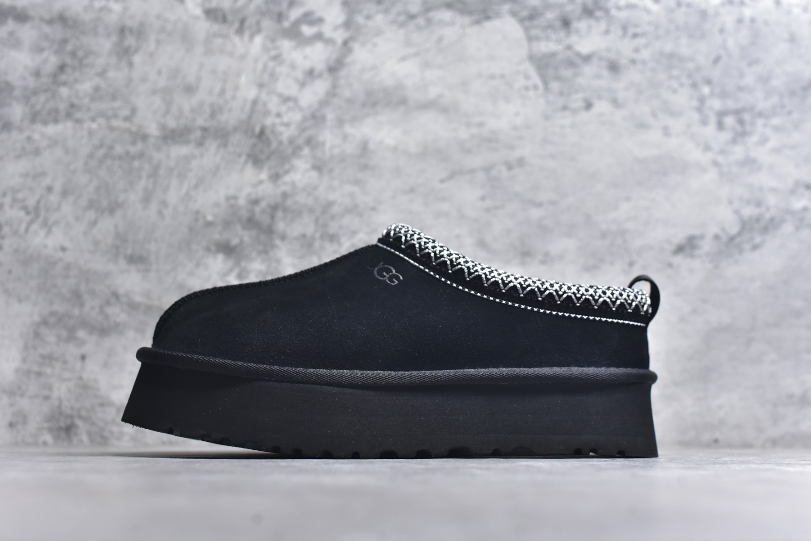 #X1 全网最齐 ugg 130+配色 市面顶级版本 UGG Tazz民族风厚底女款 小红书爆款 广州外贸大厂生产 鞋头到鞋垫真羊皮毛一体 独立外盒包装 芯片 带防水工艺 区别市面任何版本 5cm厚底 独立原版开发大底 羊绒鞋垫 冬季保暖外出 家居都是很适合的选择 进年uug推出款式系列 局部偏向年轻消费者喜好 也走到时尚潮流穿搭的前沿 鞋身材质 防泼水涂层翻毛皮鞋面 17毫米UGGPURE™植入式羊毛内底 轻便防滑舒适橡胶外底 带有品牌LOGO商标 带全套包装 尺码： 35 36 37 38 39 40-选品中心