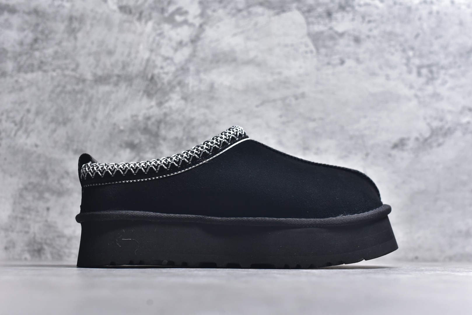 图片[3]-#X1 全网最齐 ugg 130+配色 市面顶级版本 UGG Tazz民族风厚底女款 小红书爆款 广州外贸大厂生产 鞋头到鞋垫真羊皮毛一体 独立外盒包装 芯片 带防水工艺 区别市面任何版本 5cm厚底 独立原版开发大底 羊绒鞋垫 冬季保暖外出 家居都是很适合的选择 进年uug推出款式系列 局部偏向年轻消费者喜好 也走到时尚潮流穿搭的前沿 鞋身材质 防泼水涂层翻毛皮鞋面 17毫米UGGPURE™植入式羊毛内底 轻便防滑舒适橡胶外底 带有品牌LOGO商标 带全套包装 尺码： 35 36 37 38 39 40-选品中心