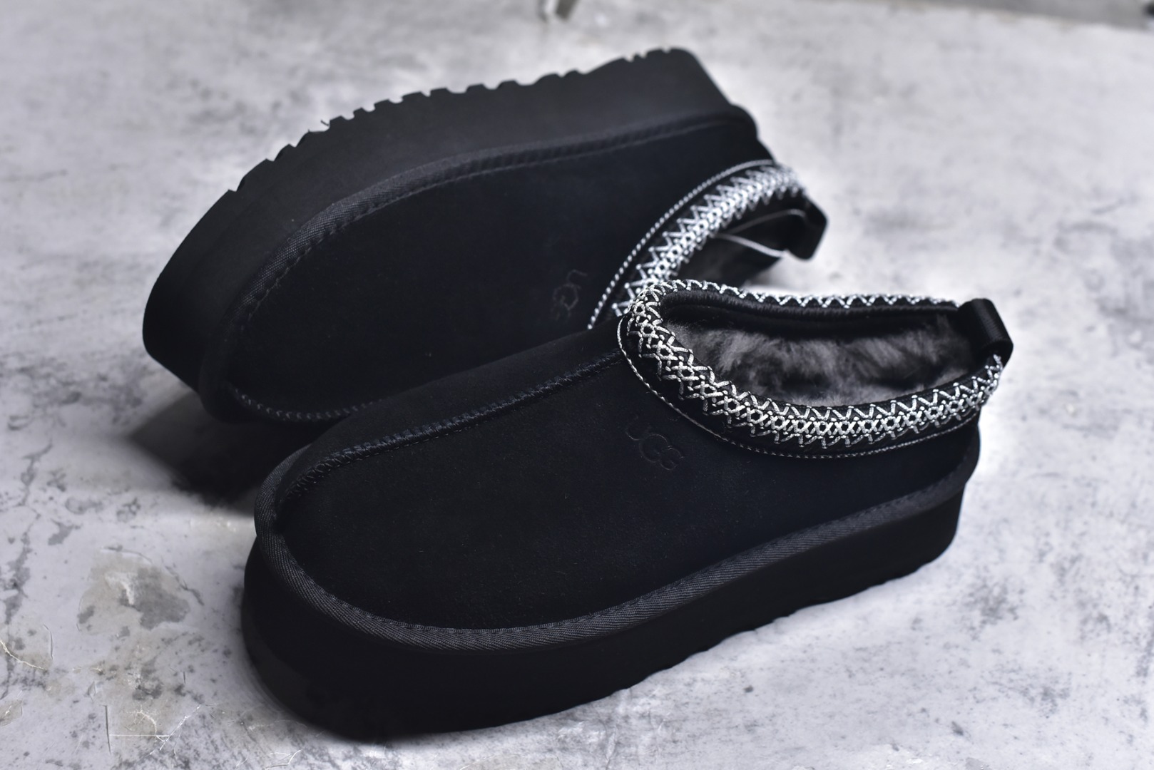 图片[7]-#X1 全网最齐 ugg 130+配色 市面顶级版本 UGG Tazz民族风厚底女款 小红书爆款 广州外贸大厂生产 鞋头到鞋垫真羊皮毛一体 独立外盒包装 芯片 带防水工艺 区别市面任何版本 5cm厚底 独立原版开发大底 羊绒鞋垫 冬季保暖外出 家居都是很适合的选择 进年uug推出款式系列 局部偏向年轻消费者喜好 也走到时尚潮流穿搭的前沿 鞋身材质 防泼水涂层翻毛皮鞋面 17毫米UGGPURE™植入式羊毛内底 轻便防滑舒适橡胶外底 带有品牌LOGO商标 带全套包装 尺码： 35 36 37 38 39 40-选品中心