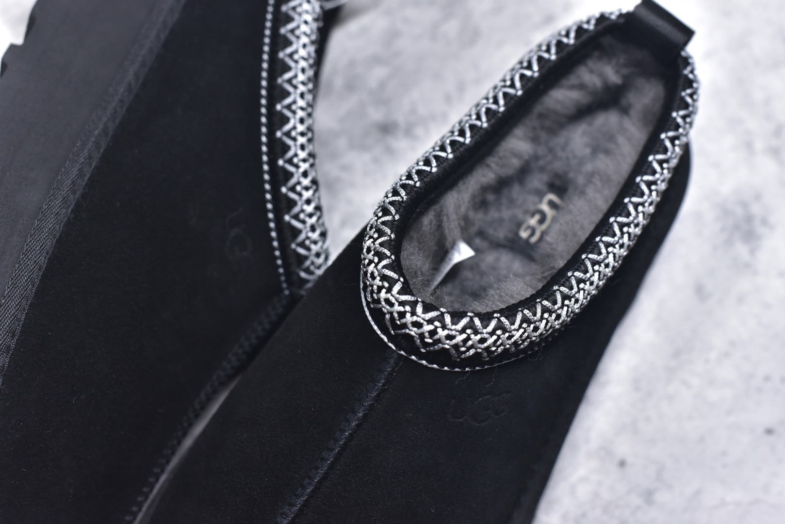 图片[9]-#X1 全网最齐 ugg 130+配色 市面顶级版本 UGG Tazz民族风厚底女款 小红书爆款 广州外贸大厂生产 鞋头到鞋垫真羊皮毛一体 独立外盒包装 芯片 带防水工艺 区别市面任何版本 5cm厚底 独立原版开发大底 羊绒鞋垫 冬季保暖外出 家居都是很适合的选择 进年uug推出款式系列 局部偏向年轻消费者喜好 也走到时尚潮流穿搭的前沿 鞋身材质 防泼水涂层翻毛皮鞋面 17毫米UGGPURE™植入式羊毛内底 轻便防滑舒适橡胶外底 带有品牌LOGO商标 带全套包装 尺码： 35 36 37 38 39 40-选品中心