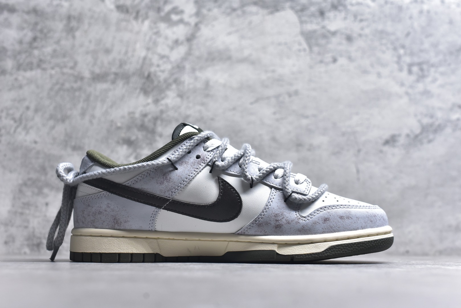 图片[3]-#Nike SB Dunk Low 绑带 周年高端定制 低帮休闲板鞋 HF5441-102 #定制鞋盒 大厂纯原品质出货 超高清洁度 皮料切割干净无任何毛边 细节完美 尺码：40 40.5 41 42 42.5 43 44 44.5 45 46-选品中心