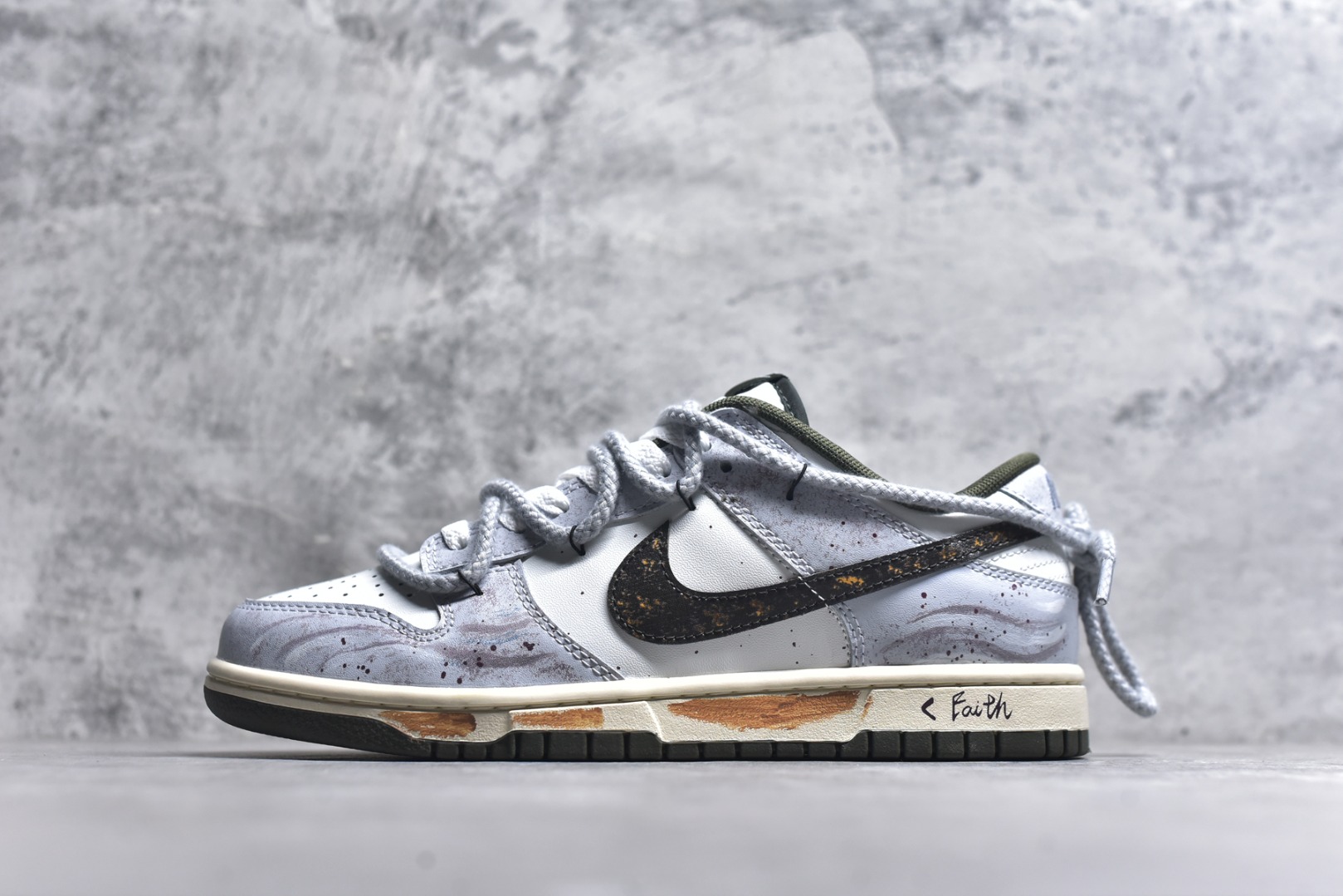 #Nike SB Dunk Low 绑带 周年高端定制 低帮休闲板鞋 HF5441-102 #定制鞋盒 大厂纯原品质出货 超高清洁度 皮料切割干净无任何毛边 细节完美 尺码：40 40.5 41 42 42.5 43 44 44.5 45 46-选品中心