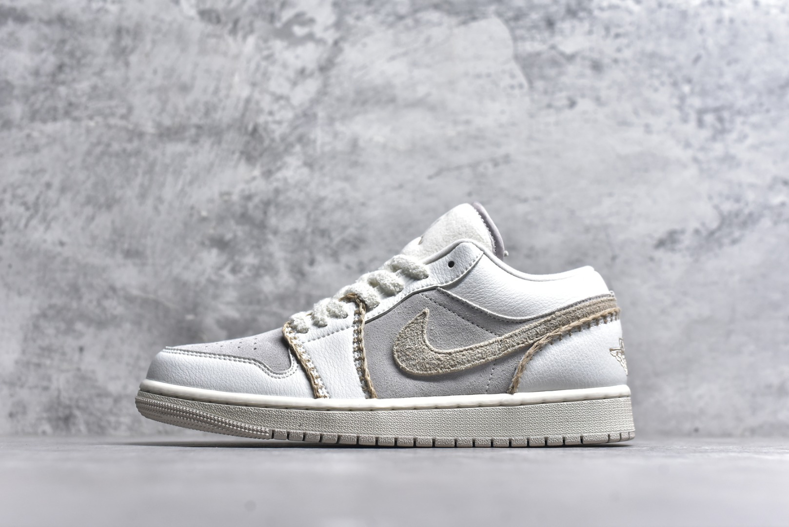 #Air Jordan AJ1 Low 低帮 HV4268-120 全新流水线出品 市场第二梯队最强版 全部原鞋开发 原楦原纸板开发 全鞋电脑针车 原厂内置全掌气垫 原盒内在原标 唯一Zp原版鞋带绑法 免检产品 全新2022版型 全头层皮料 完美零毛边处理 原厂配置全掌气垫 价格定位良心 新配色陆续出货 尺码：36-46-选品中心