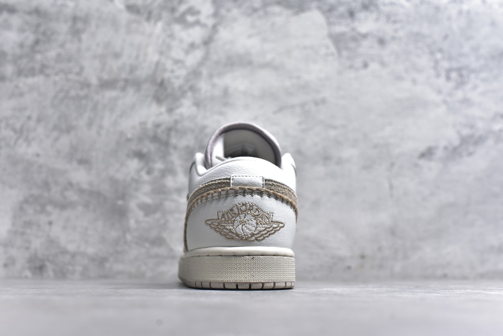 图片[5]-#Air Jordan AJ1 Low 低帮 HV4268-120 全新流水线出品 市场第二梯队最强版 全部原鞋开发 原楦原纸板开发 全鞋电脑针车 原厂内置全掌气垫 原盒内在原标 唯一Zp原版鞋带绑法 免检产品 全新2022版型 全头层皮料 完美零毛边处理 原厂配置全掌气垫 价格定位良心 新配色陆续出货 尺码：36-46-选品中心