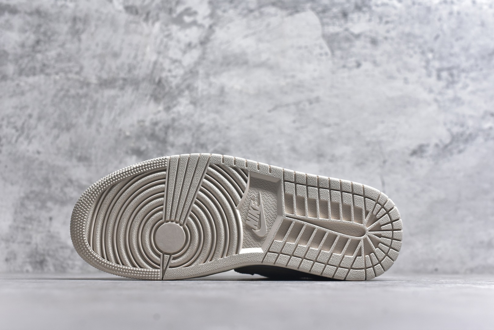 图片[6]-#Air Jordan AJ1 Low 低帮 HV4268-120 全新流水线出品 市场第二梯队最强版 全部原鞋开发 原楦原纸板开发 全鞋电脑针车 原厂内置全掌气垫 原盒内在原标 唯一Zp原版鞋带绑法 免检产品 全新2022版型 全头层皮料 完美零毛边处理 原厂配置全掌气垫 价格定位良心 新配色陆续出货 尺码：36-46-选品中心