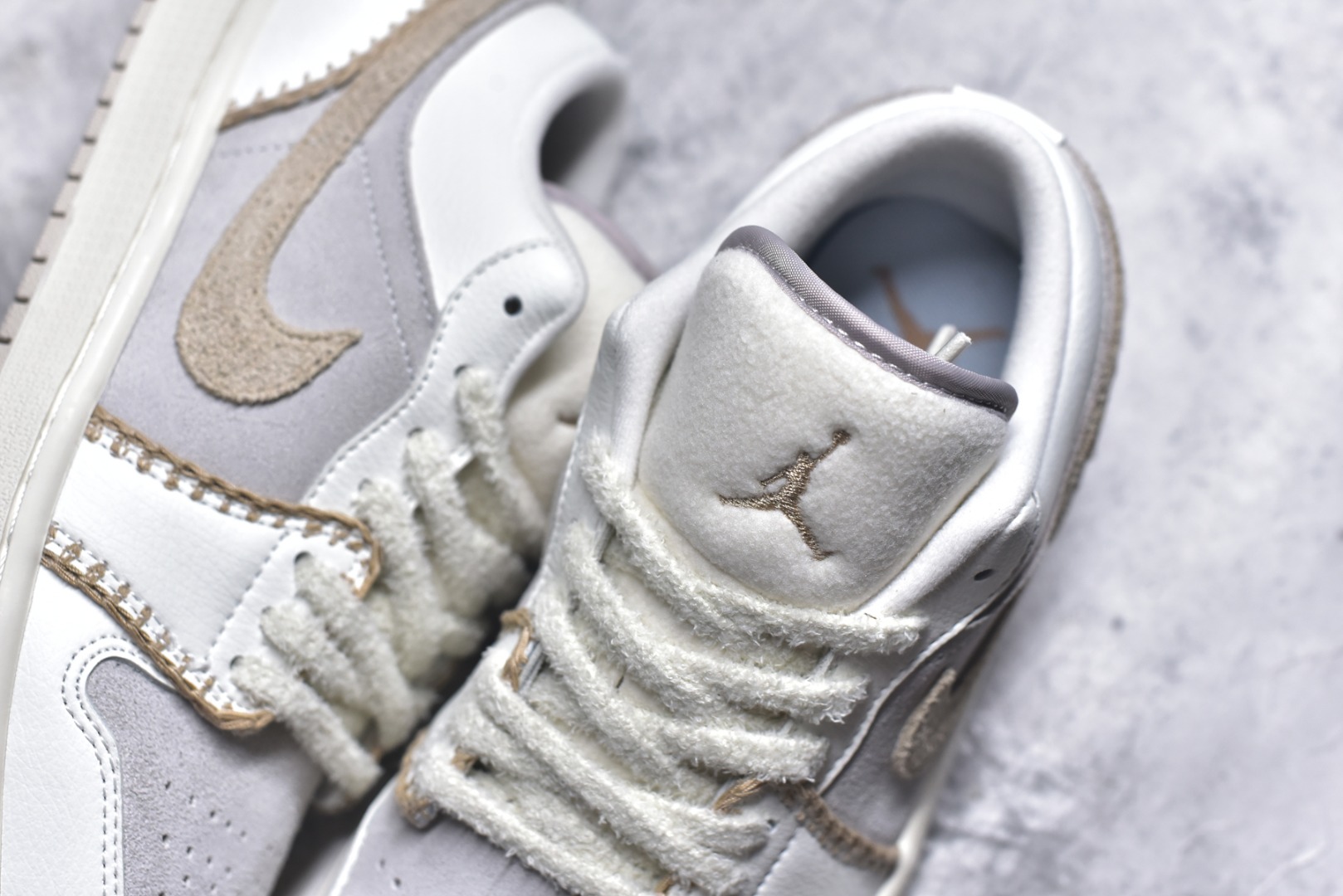 图片[9]-#Air Jordan AJ1 Low 低帮 HV4268-120 全新流水线出品 市场第二梯队最强版 全部原鞋开发 原楦原纸板开发 全鞋电脑针车 原厂内置全掌气垫 原盒内在原标 唯一Zp原版鞋带绑法 免检产品 全新2022版型 全头层皮料 完美零毛边处理 原厂配置全掌气垫 价格定位良心 新配色陆续出货 尺码：36-46-选品中心