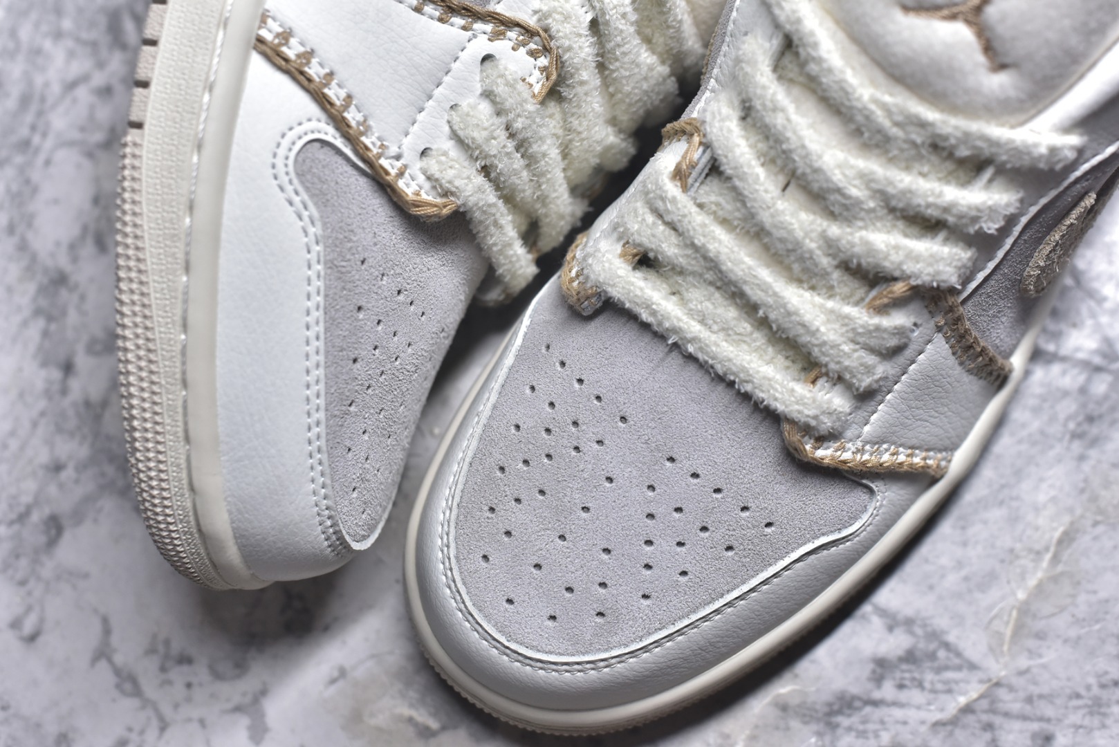 图片[8]-#Air Jordan AJ1 Low 低帮 HV4268-120 全新流水线出品 市场第二梯队最强版 全部原鞋开发 原楦原纸板开发 全鞋电脑针车 原厂内置全掌气垫 原盒内在原标 唯一Zp原版鞋带绑法 免检产品 全新2022版型 全头层皮料 完美零毛边处理 原厂配置全掌气垫 价格定位良心 新配色陆续出货 尺码：36-46-选品中心