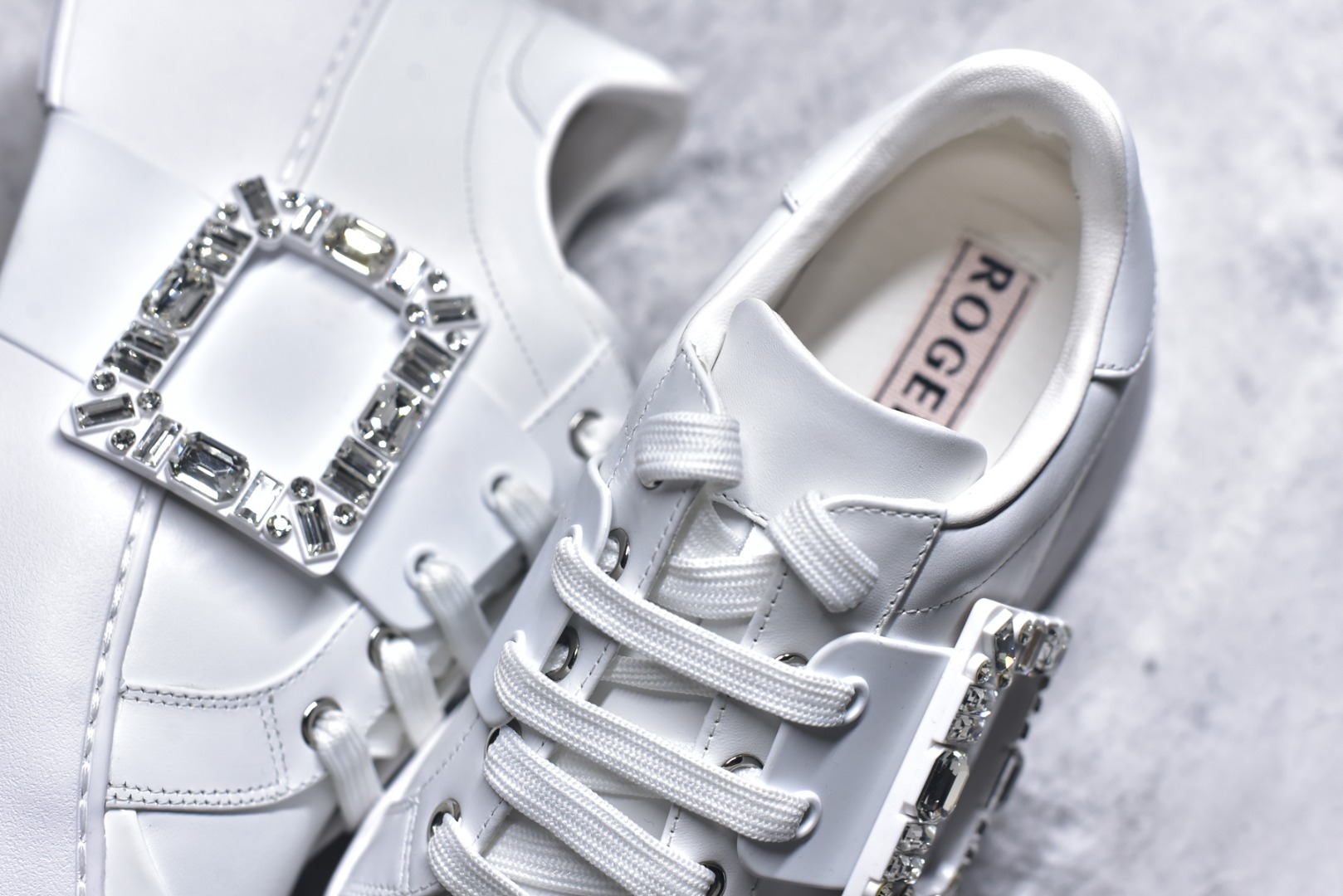 图片[9]-#Roger Vivier罗杰维维亚 Viv\’ Skate Strass 牛皮 钻扣运动 低帮 时尚板鞋 女款 尺码 35 36 37 38 39 40-选品中心