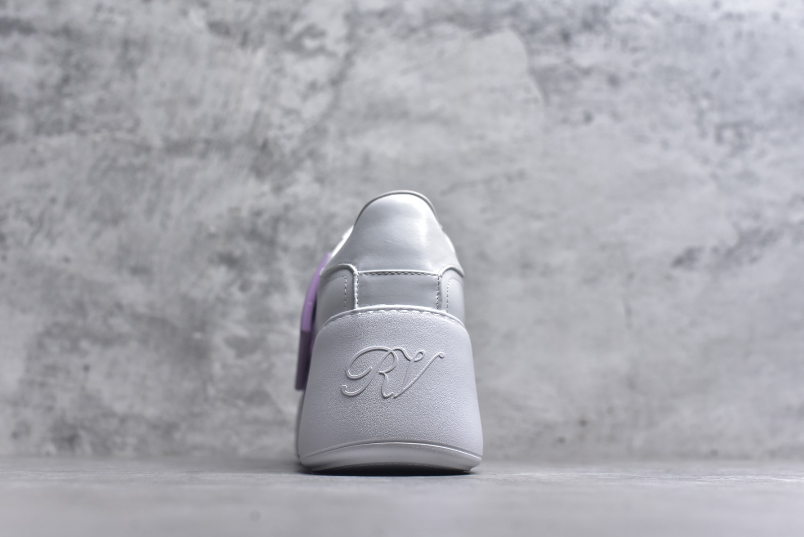 图片[5]-#Roger Vivier罗杰维维亚 Viv\’ Skate Strass 牛皮 钻扣运动 低帮 时尚板鞋 女款 尺码 35 36 37 38 39 40-选品中心