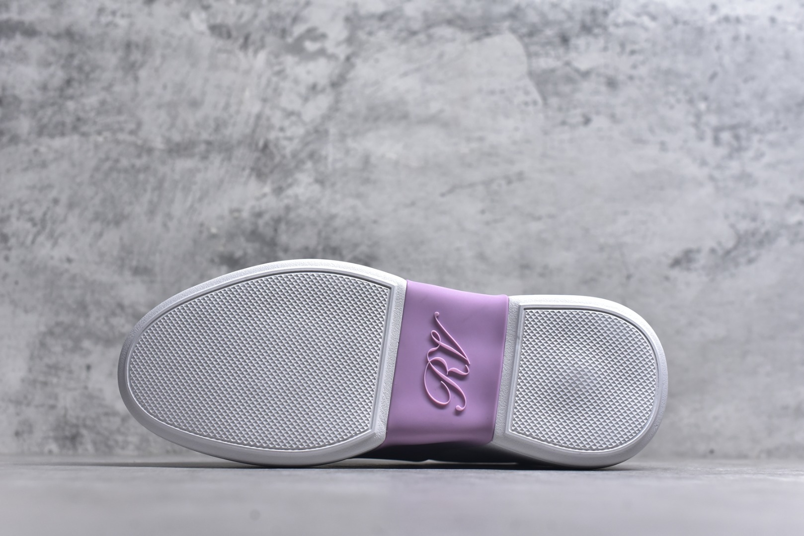 图片[6]-#Roger Vivier罗杰维维亚 Viv\’ Skate Strass 牛皮 钻扣运动 低帮 时尚板鞋 女款 尺码 35 36 37 38 39 40-选品中心