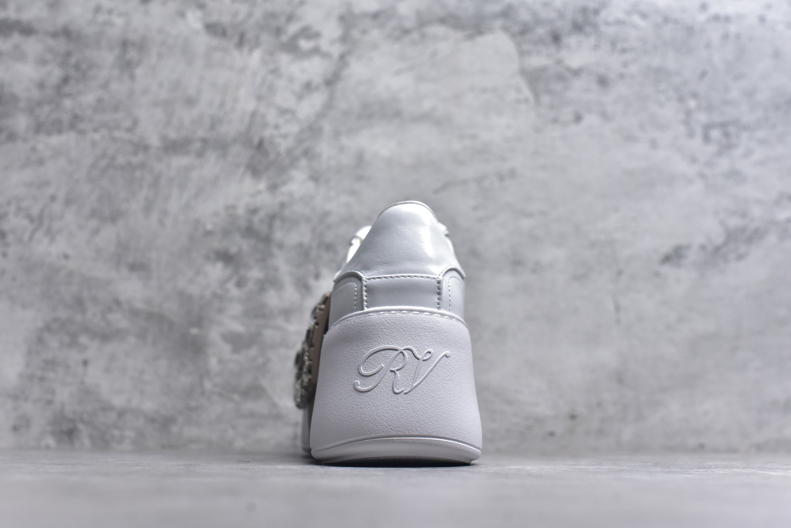 图片[5]-#Roger Vivier罗杰维维亚 Viv\’ Skate Strass 牛皮 钻扣运动 低帮 时尚板鞋 女款 尺码 35 36 37 38 39 40-选品中心