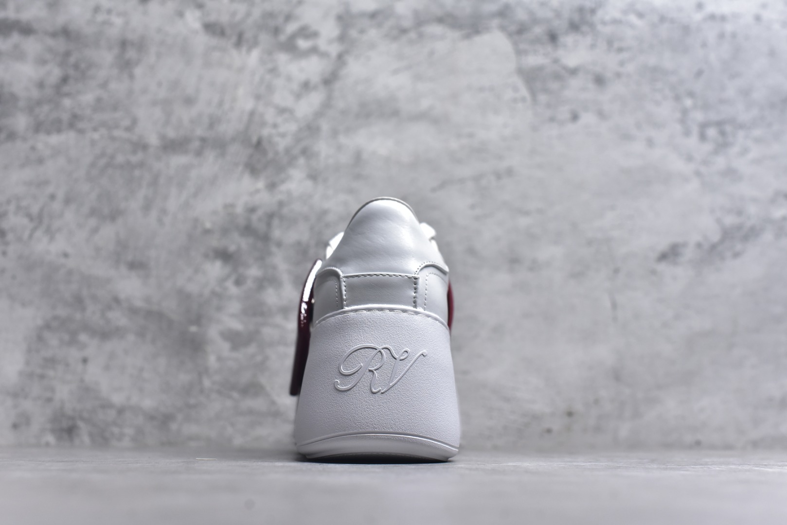 图片[5]-#Roger Vivier罗杰维维亚 Viv\’ Skate Strass 牛皮 钻扣运动 低帮 时尚板鞋 女款 尺码 35 36 37 38 39 40-选品中心