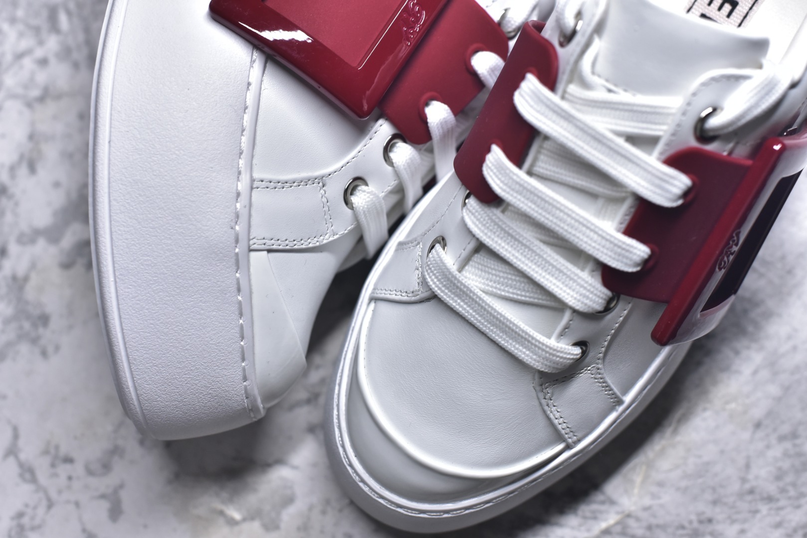 图片[8]-#Roger Vivier罗杰维维亚 Viv\’ Skate Strass 牛皮 钻扣运动 低帮 时尚板鞋 女款 尺码 35 36 37 38 39 40-选品中心