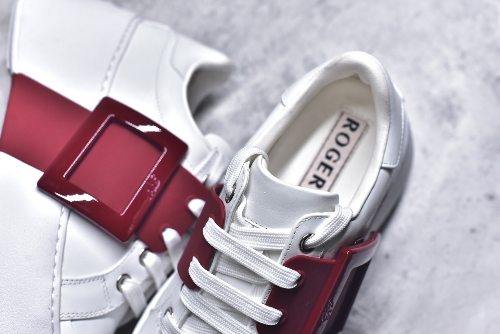 图片[9]-#Roger Vivier罗杰维维亚 Viv\’ Skate Strass 牛皮 钻扣运动 低帮 时尚板鞋 女款 尺码 35 36 37 38 39 40-选品中心