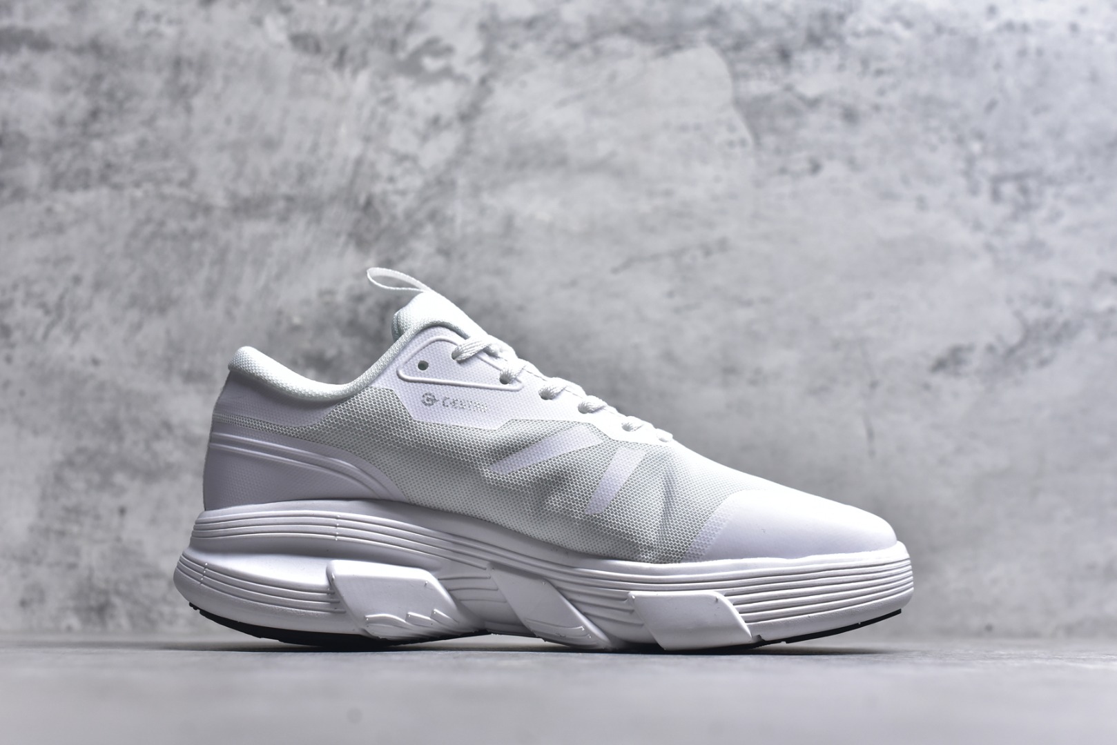 图片[3]-#KOLON SPORT Skyler 舒适柔软 支撑轻便回弹低帮徒步鞋 运动鞋男款 KOLON SPORT 可隆1973年诞生，并首次推出登山装备。自创立起，KOLON SPORT就把绿色定为基本色调，以常青树为品牌标志，坚持以关爱自然为己任，积极探求自然界的舒适，并以此应用于新产品的开发与研究。40多年来，历经不断革新，成就高端专业户外品牌。 尺码： 39 40 40.5 41 42 42.5 43 44 44.5 45-选品中心