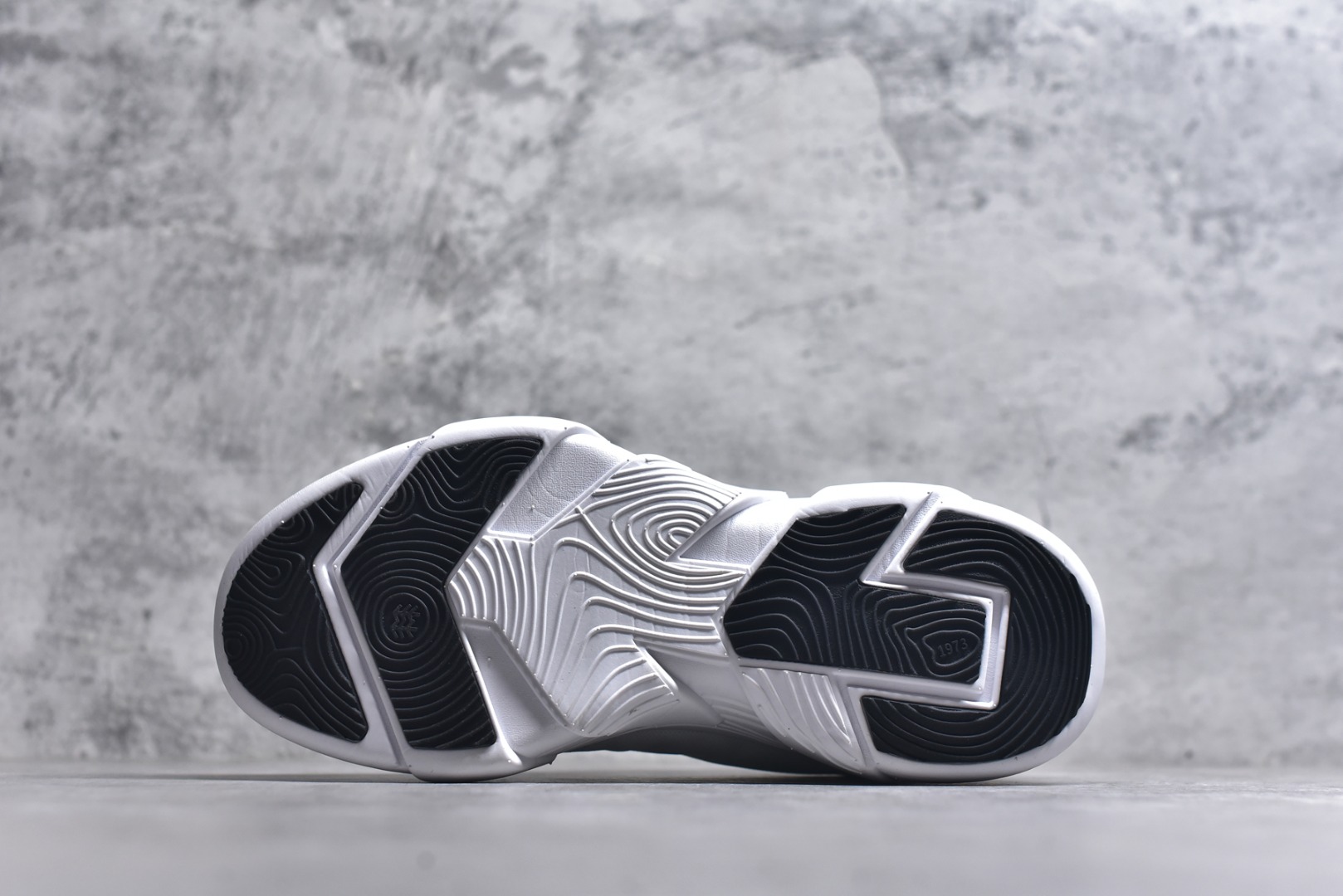 图片[6]-#KOLON SPORT Skyler 舒适柔软 支撑轻便回弹低帮徒步鞋 运动鞋男款 KOLON SPORT 可隆1973年诞生，并首次推出登山装备。自创立起，KOLON SPORT就把绿色定为基本色调，以常青树为品牌标志，坚持以关爱自然为己任，积极探求自然界的舒适，并以此应用于新产品的开发与研究。40多年来，历经不断革新，成就高端专业户外品牌。 尺码： 39 40 40.5 41 42 42.5 43 44 44.5 45-选品中心