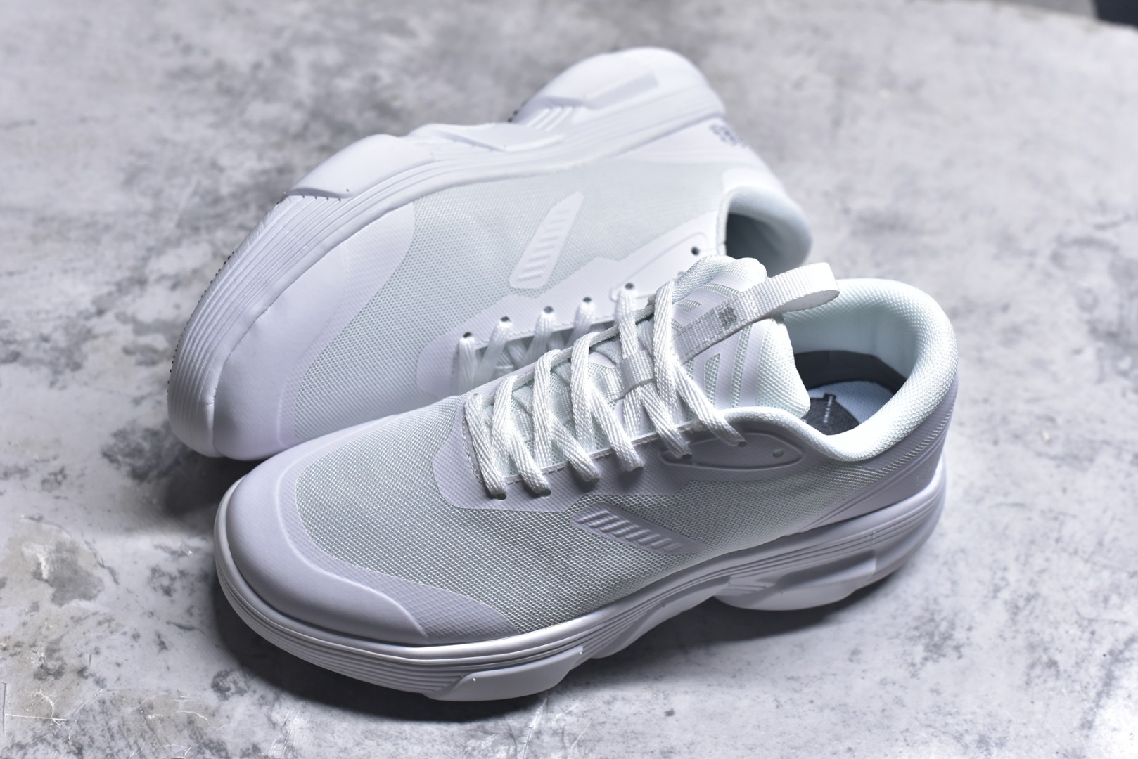 图片[7]-#KOLON SPORT Skyler 舒适柔软 支撑轻便回弹低帮徒步鞋 运动鞋男款 KOLON SPORT 可隆1973年诞生，并首次推出登山装备。自创立起，KOLON SPORT就把绿色定为基本色调，以常青树为品牌标志，坚持以关爱自然为己任，积极探求自然界的舒适，并以此应用于新产品的开发与研究。40多年来，历经不断革新，成就高端专业户外品牌。 尺码： 39 40 40.5 41 42 42.5 43 44 44.5 45-选品中心