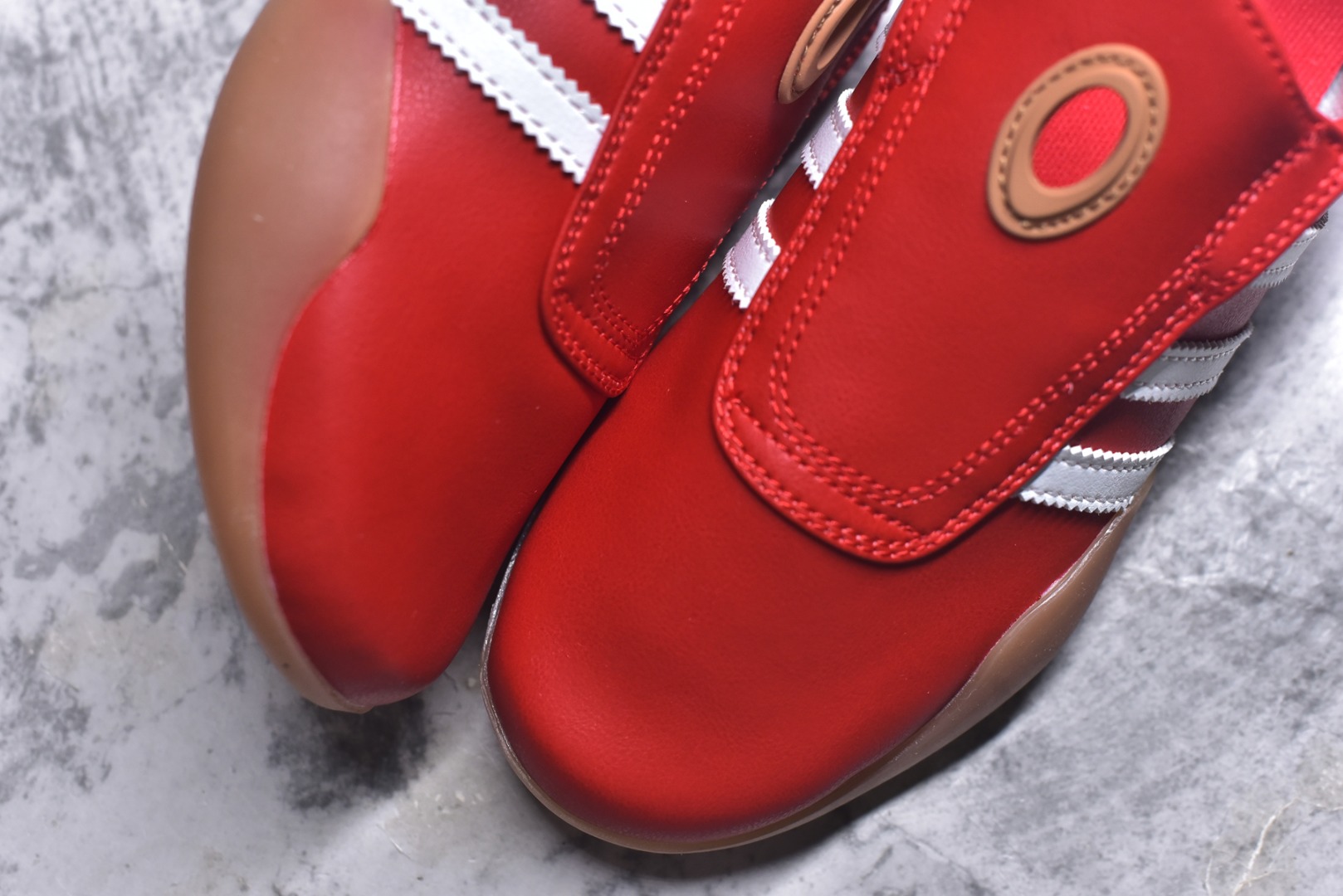 图片[8]-#AD TAEKWONDO MEI W OFF 跆拳道 运动鞋 无鞋带设计 皮质鞋口一脚蹬 包裹感贼舒服 走路小跑不掉跟 鞋底都有奶牛花的设计 实际踩下去软中带韧 货号：JR2646 尺码：35-45-选品中心